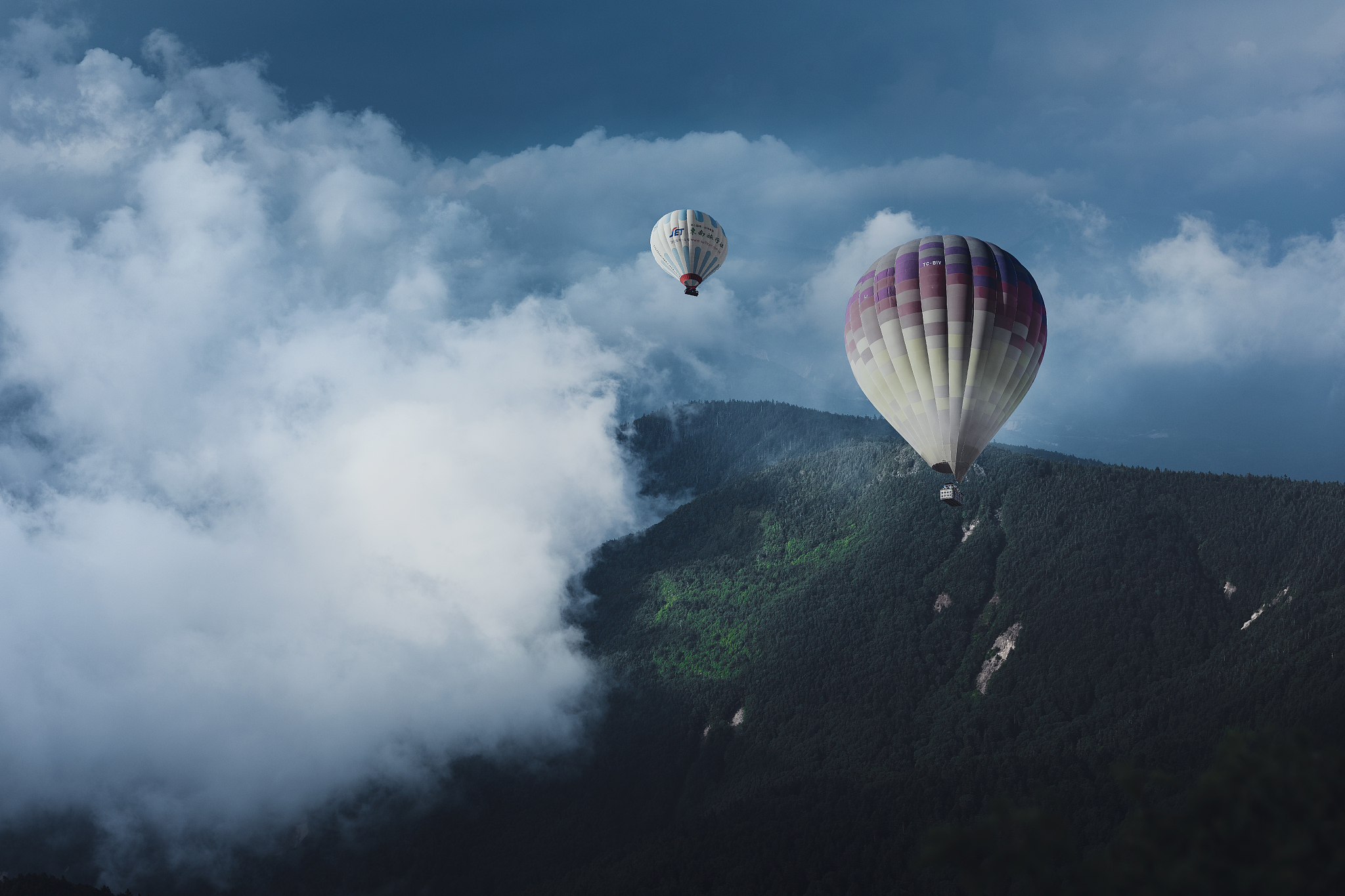 写一个公交车路线规划项目的项目背景、技术路线想法