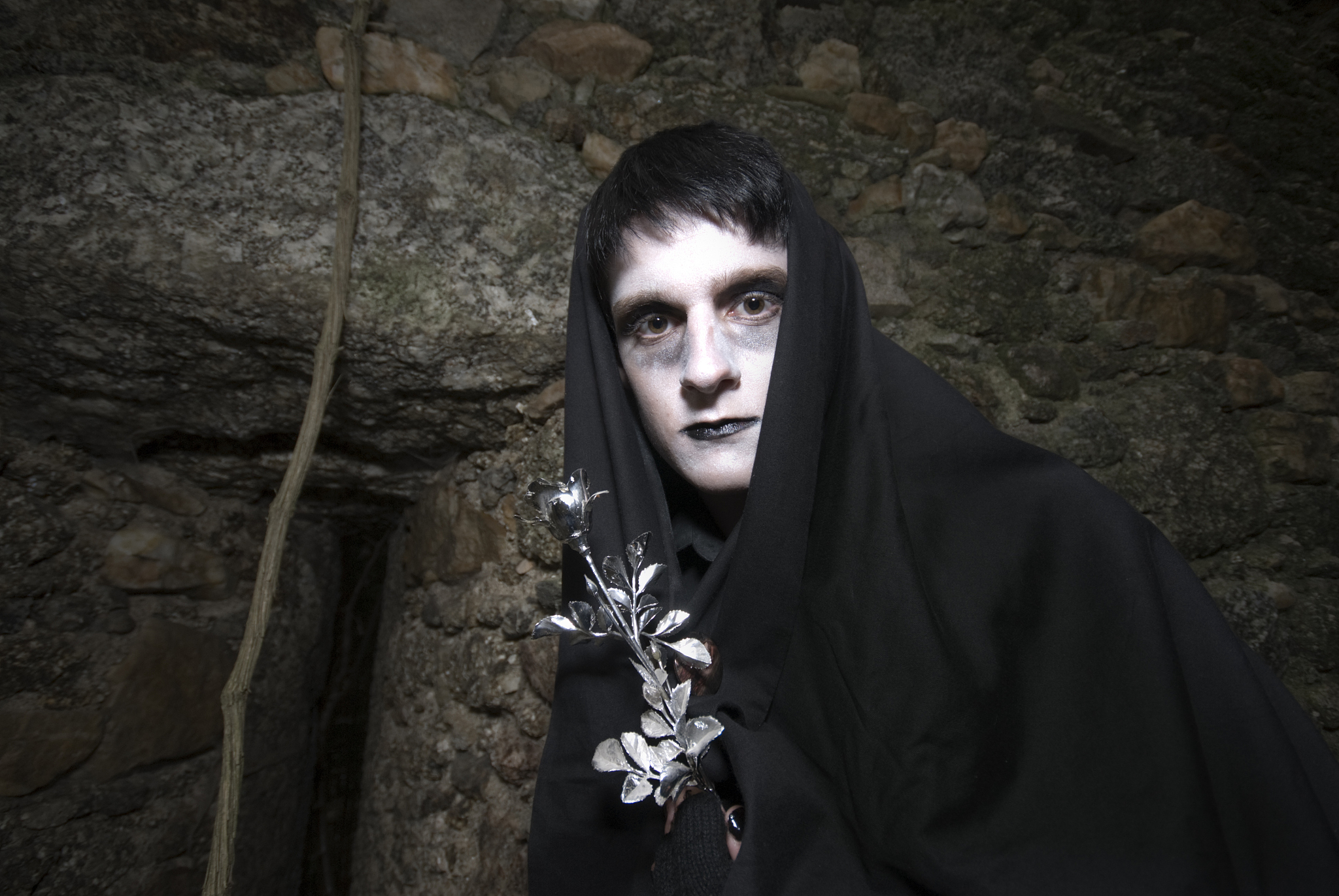 gothicportrait mit silberrose