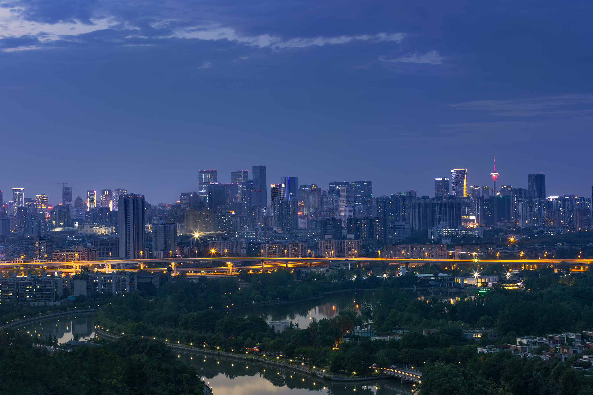 成都东门建筑群夜景