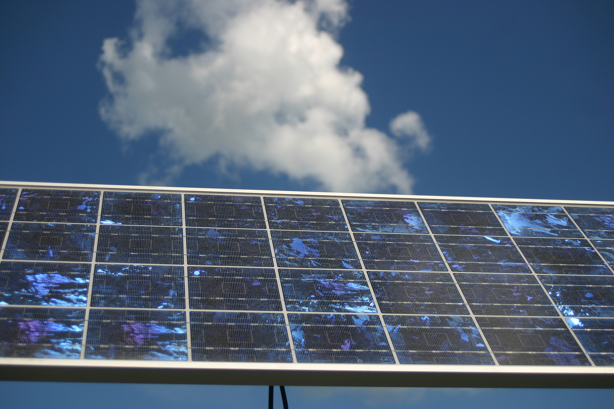 50000字的关于有机光伏材料的多应用和发展的论文