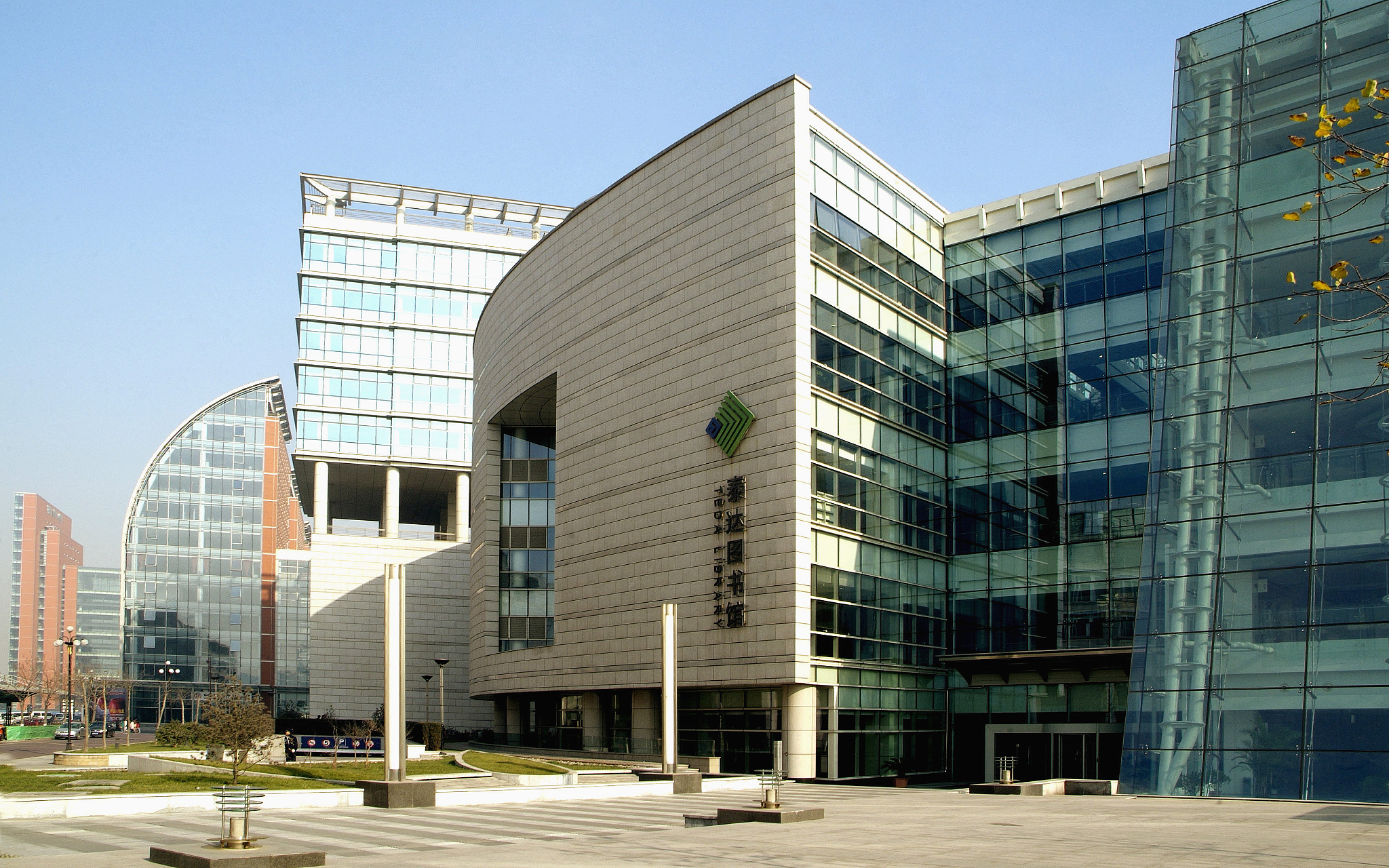 天津学建筑类专业哪个学校好？