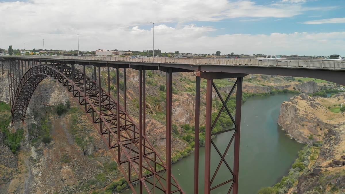 桥梁发展史：从木板桥到高速公路桥梁