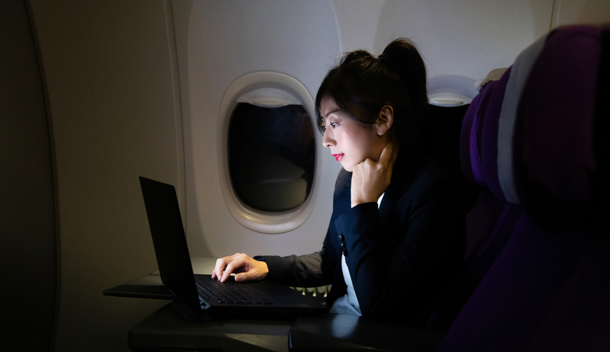 飞机上可以用电脑吗？详细解答及注意事项