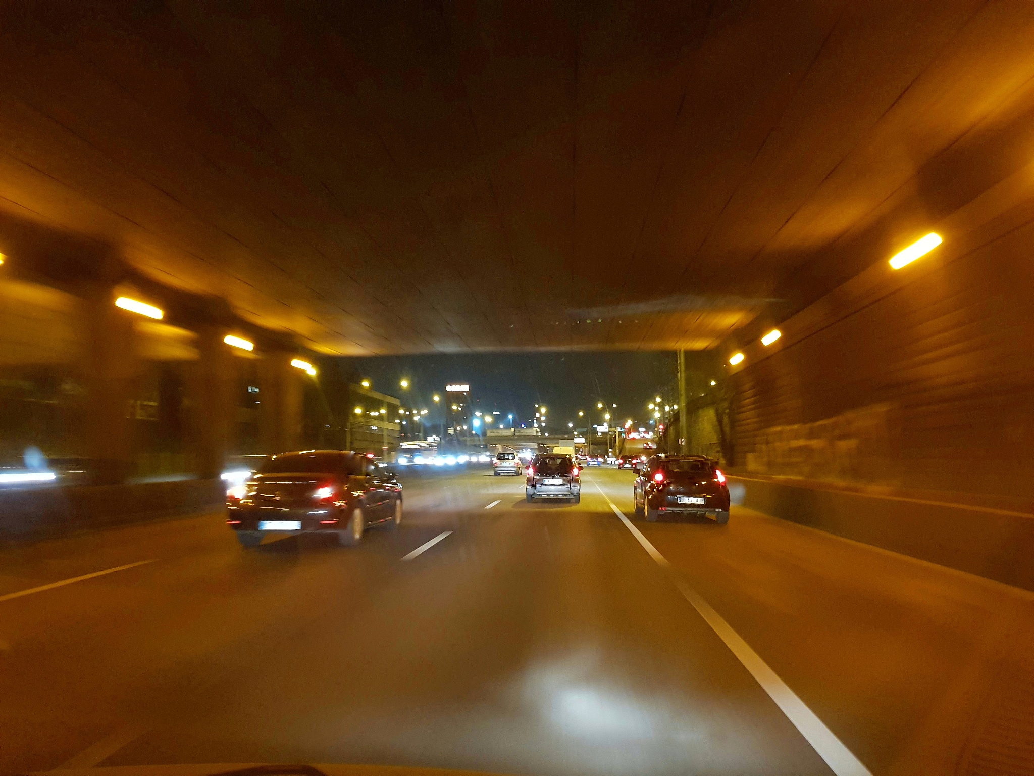 给我依据《公路隧道养护技术规范》H12-2015做一个两万字的城市隧道养护方案