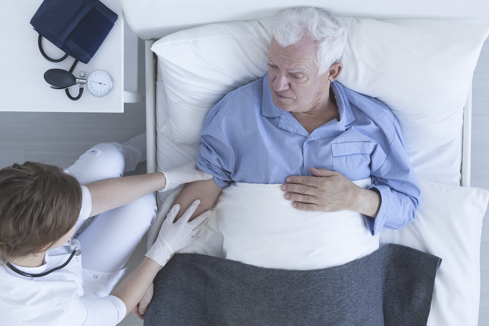 初中生适合学护理专业吗？分析利弊和提升途径