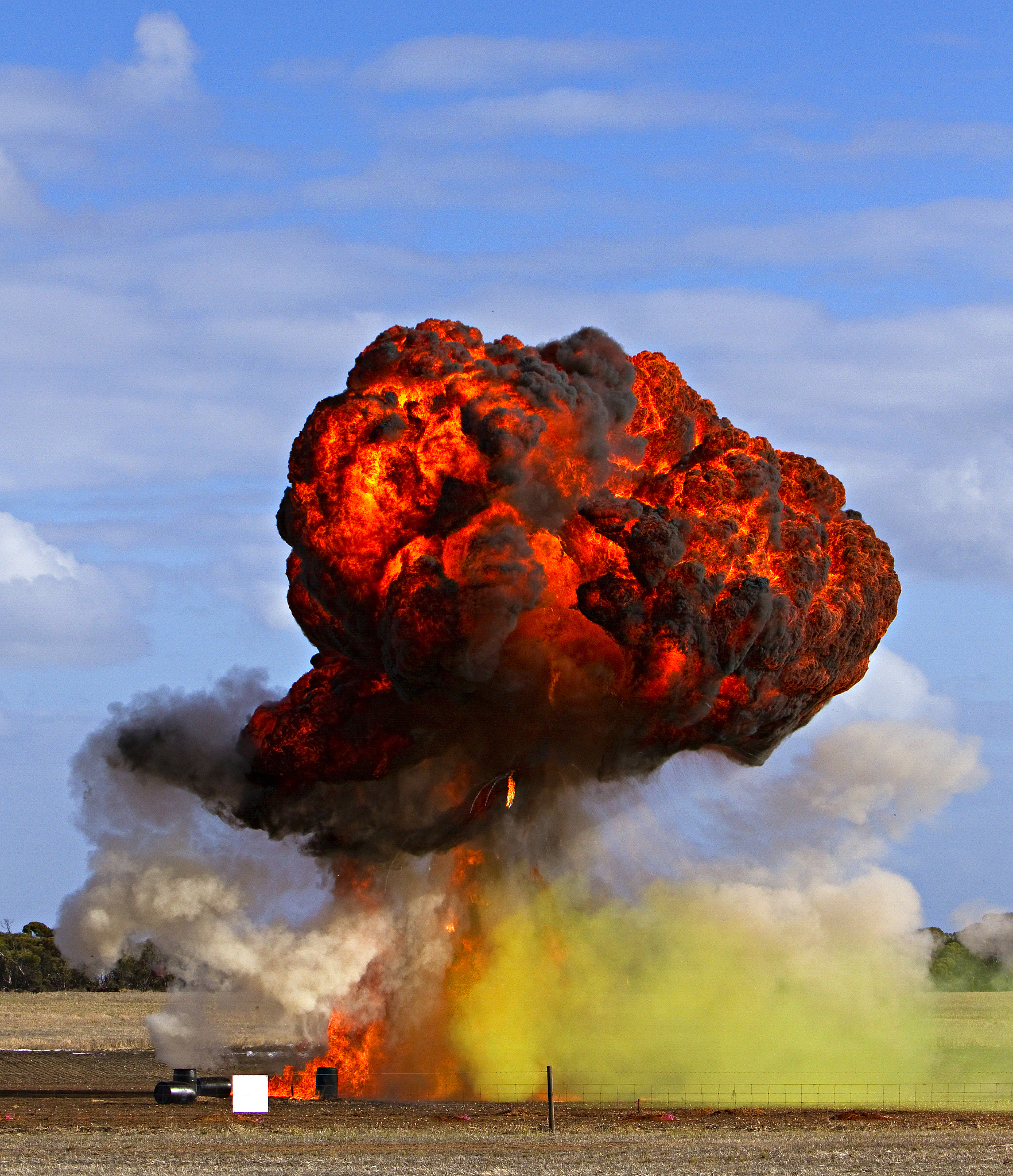 爆破现象的物理意义