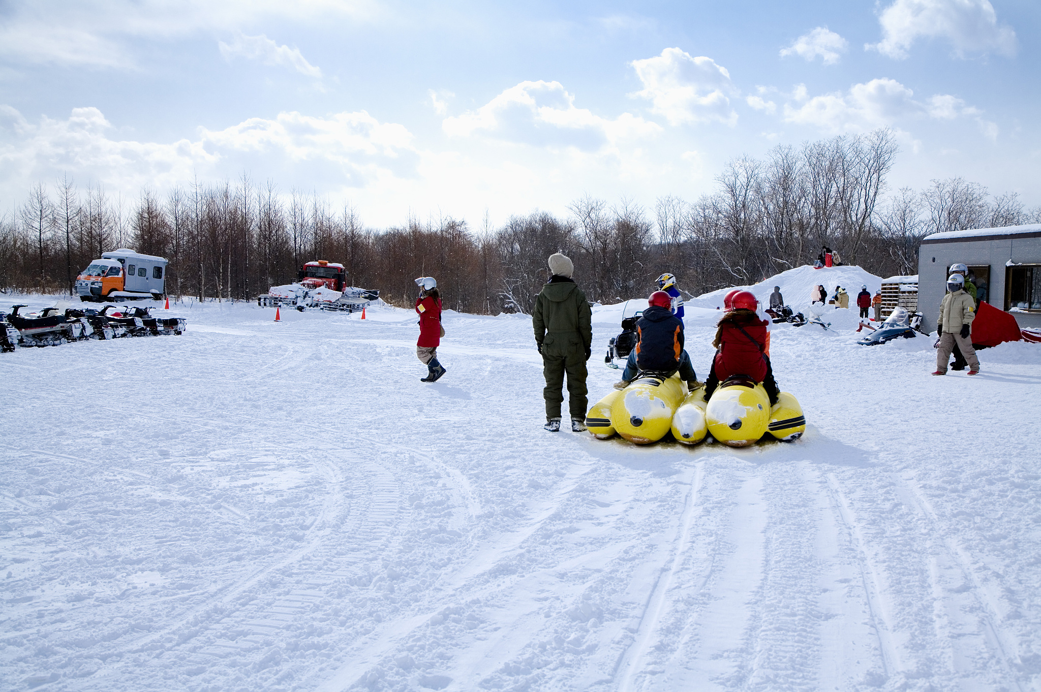 請計劃一個在4月中在北海道為期8天的滑雪旅行.