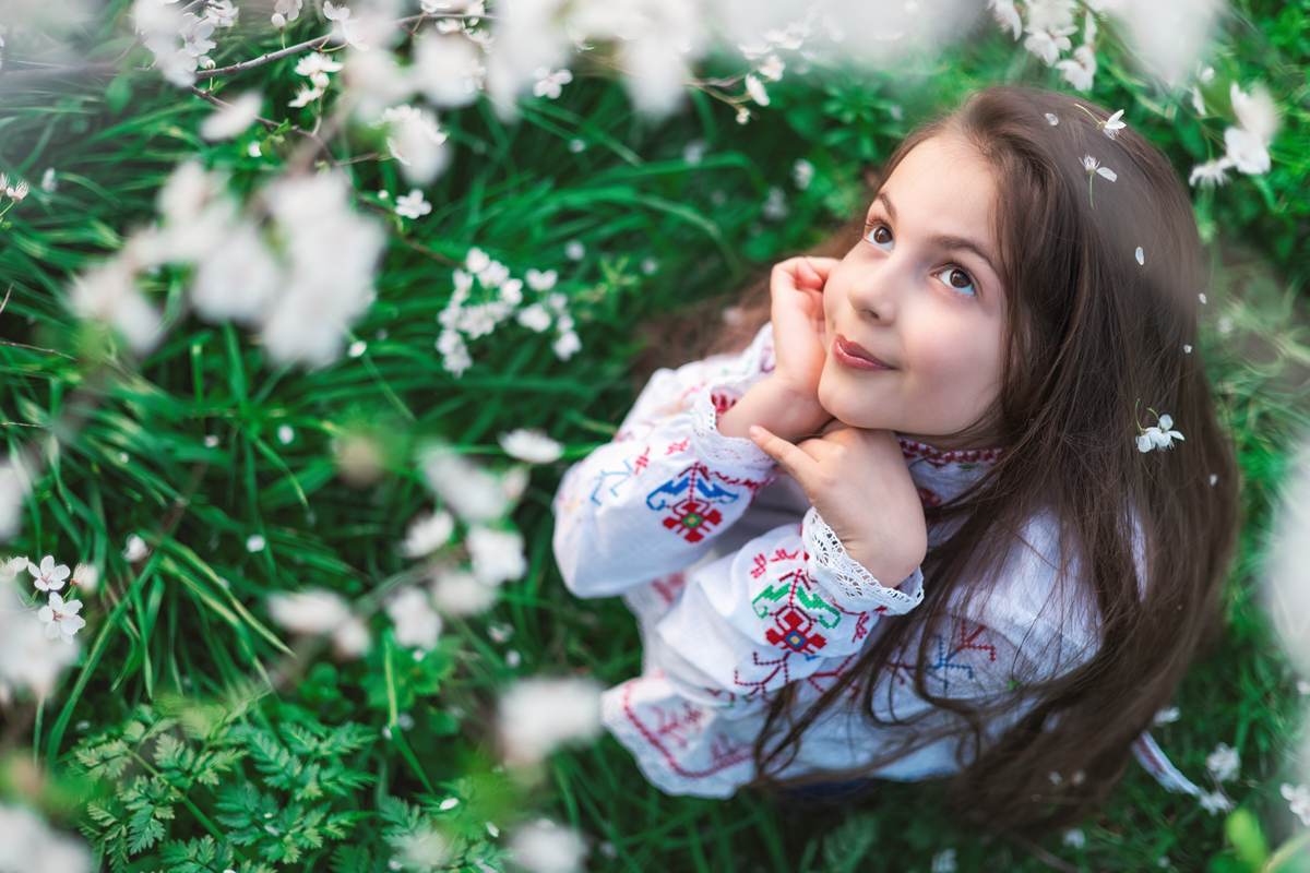 可爱的小芸：一个聪明、活泼、善良的女童