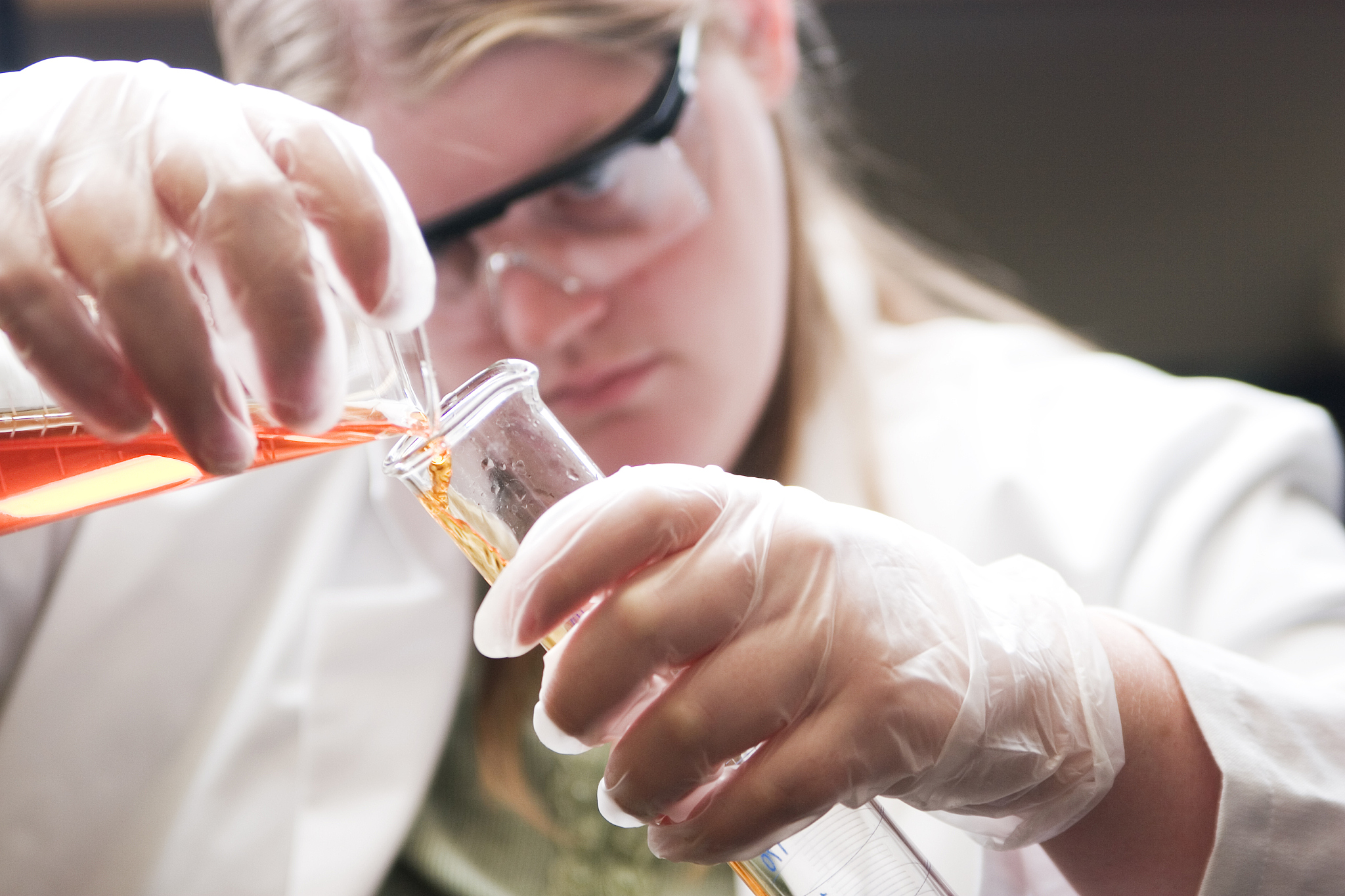 写一份关于初中化学师范生的个人见习计划