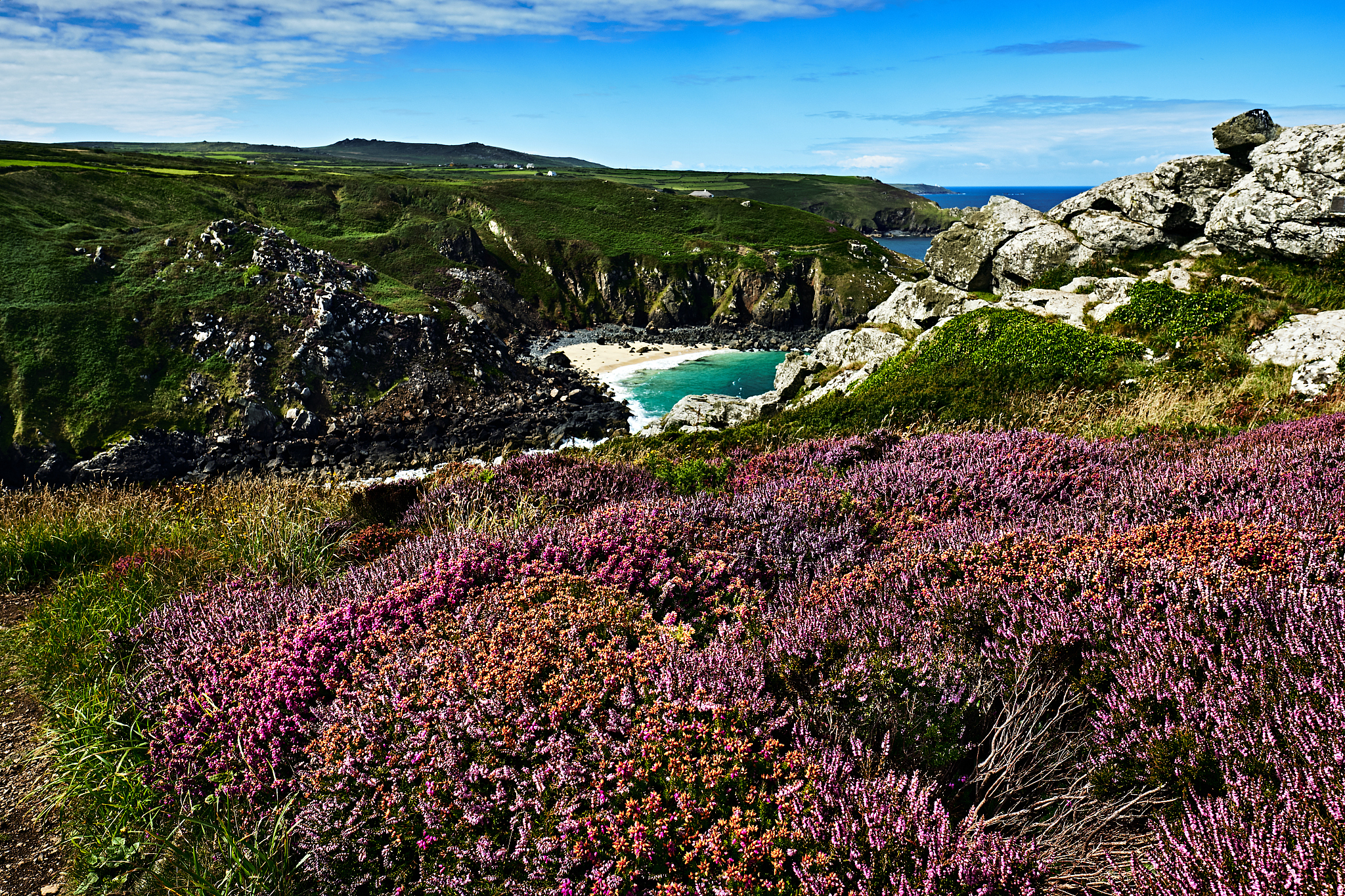 请用英语写一个吸引人的美丽风景短视频文案