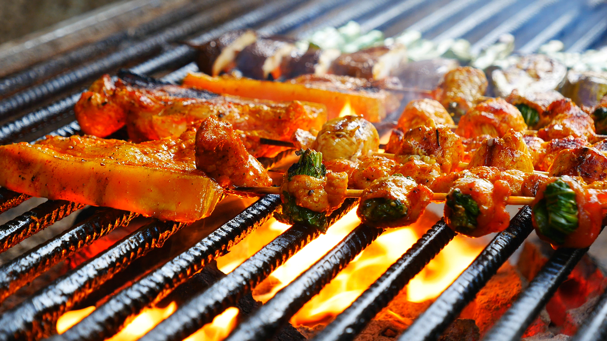 根据淄博烧烤火爆出圈生成5个悬念的标题