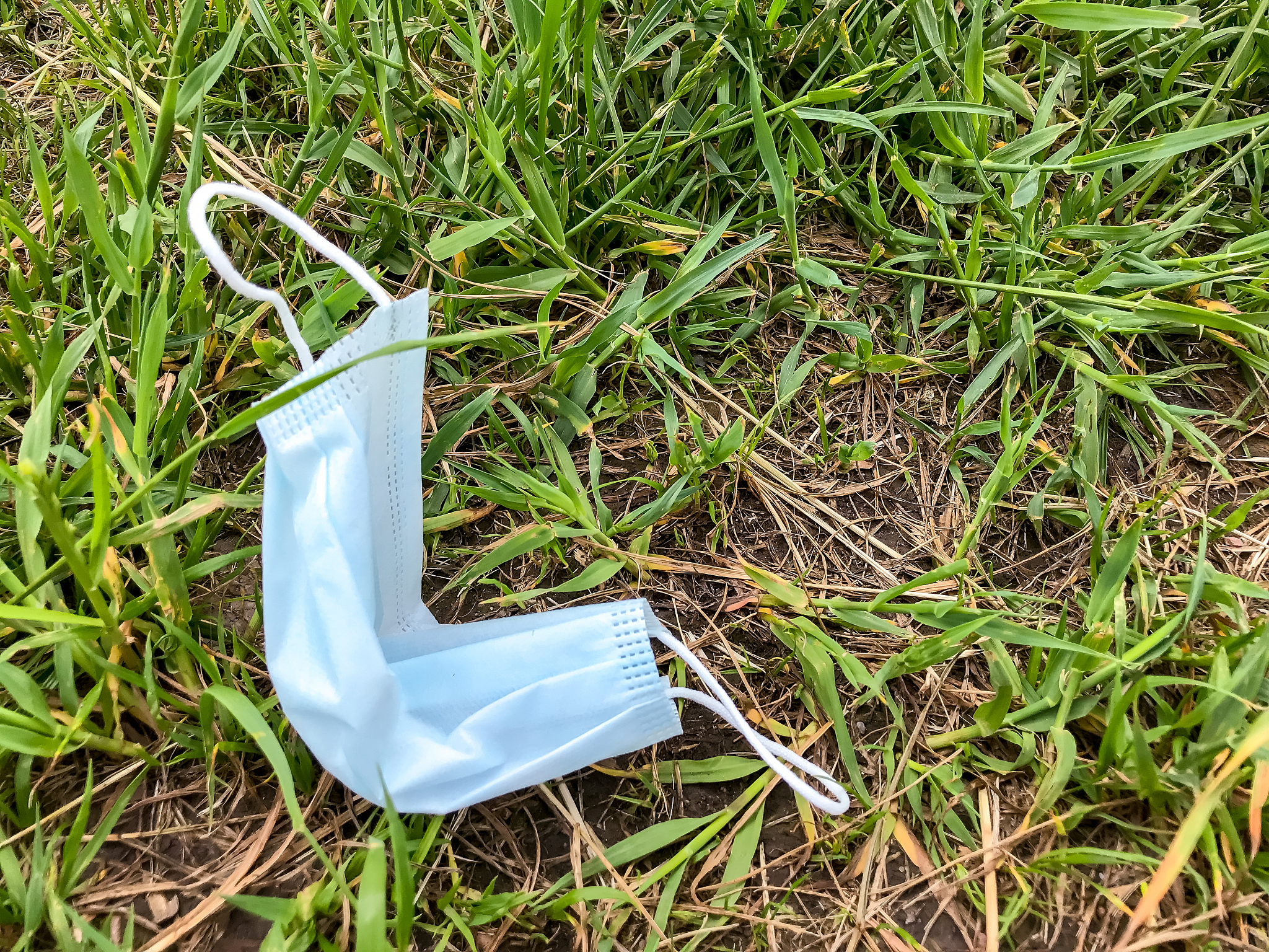 写一篇关于着重谈大气污染问题的现状的报告增加叙述事实的生动性准确性