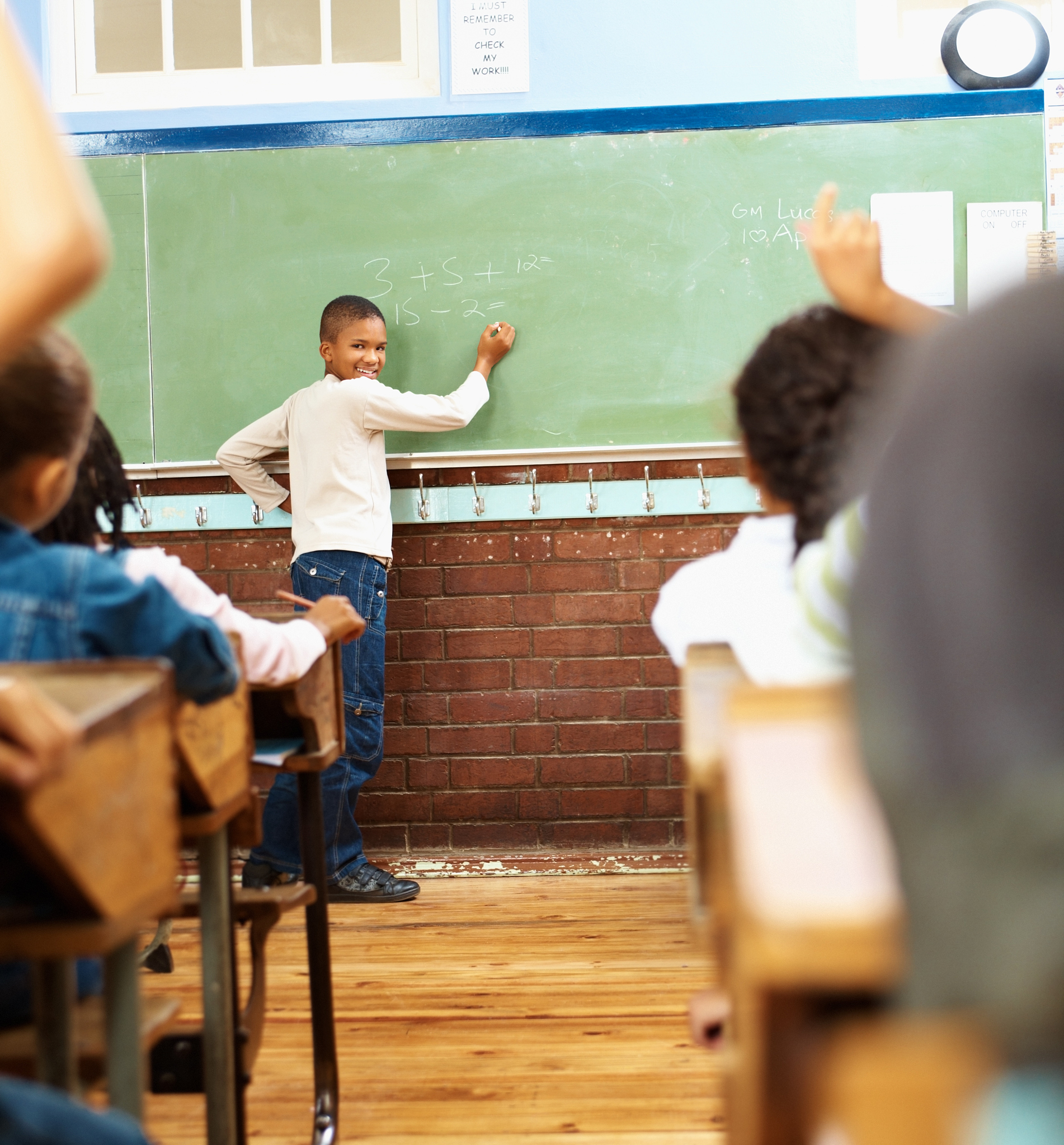 评审小学六年级的学生的数学第一单元学生考试的试卷