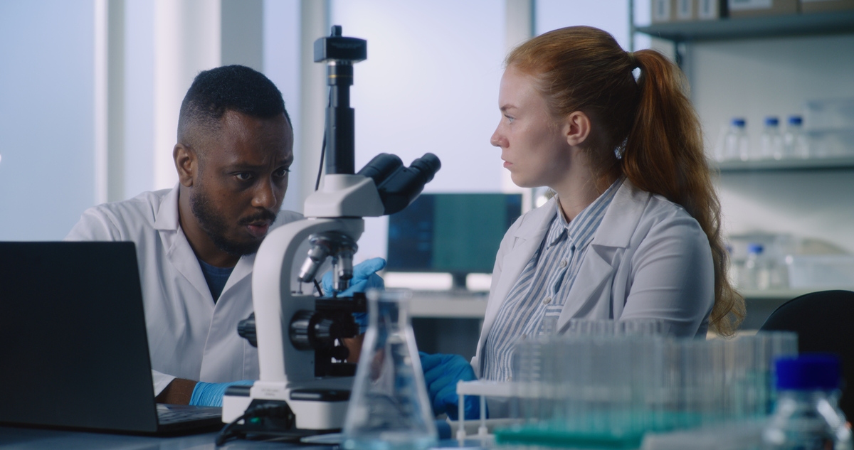 三、企业文化迪安诊断的企业文化体现了企业的价值观、经营理念和行为准则是企业发展和成长的重要保障。迪安诊断的企业文化主要包括以下几个方面：1以人为本：迪安诊断注重员工的培养和发展提供良好的工作环境和发展平台为员工提供广阔的发展空间和机会让员工得到充分的认可和尊重。2追求卓越：迪安诊断始终追求卓越和卓越的品质注重技术创新和产品研发不断提高产品和服务的品质和水平为客户提供最优质的产品和服务。3团结协作：