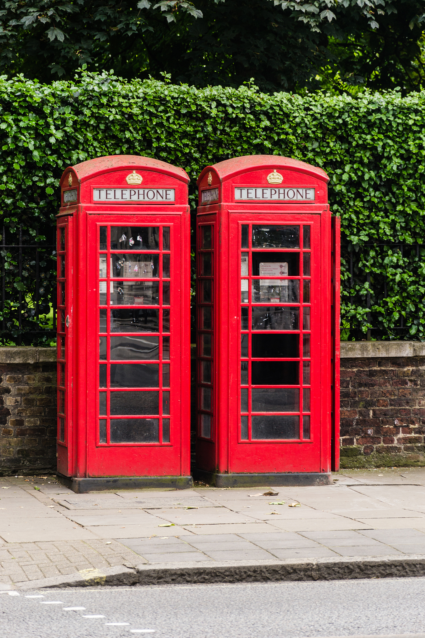 投保人信息采集：手机、住址电话或邮箱三选一