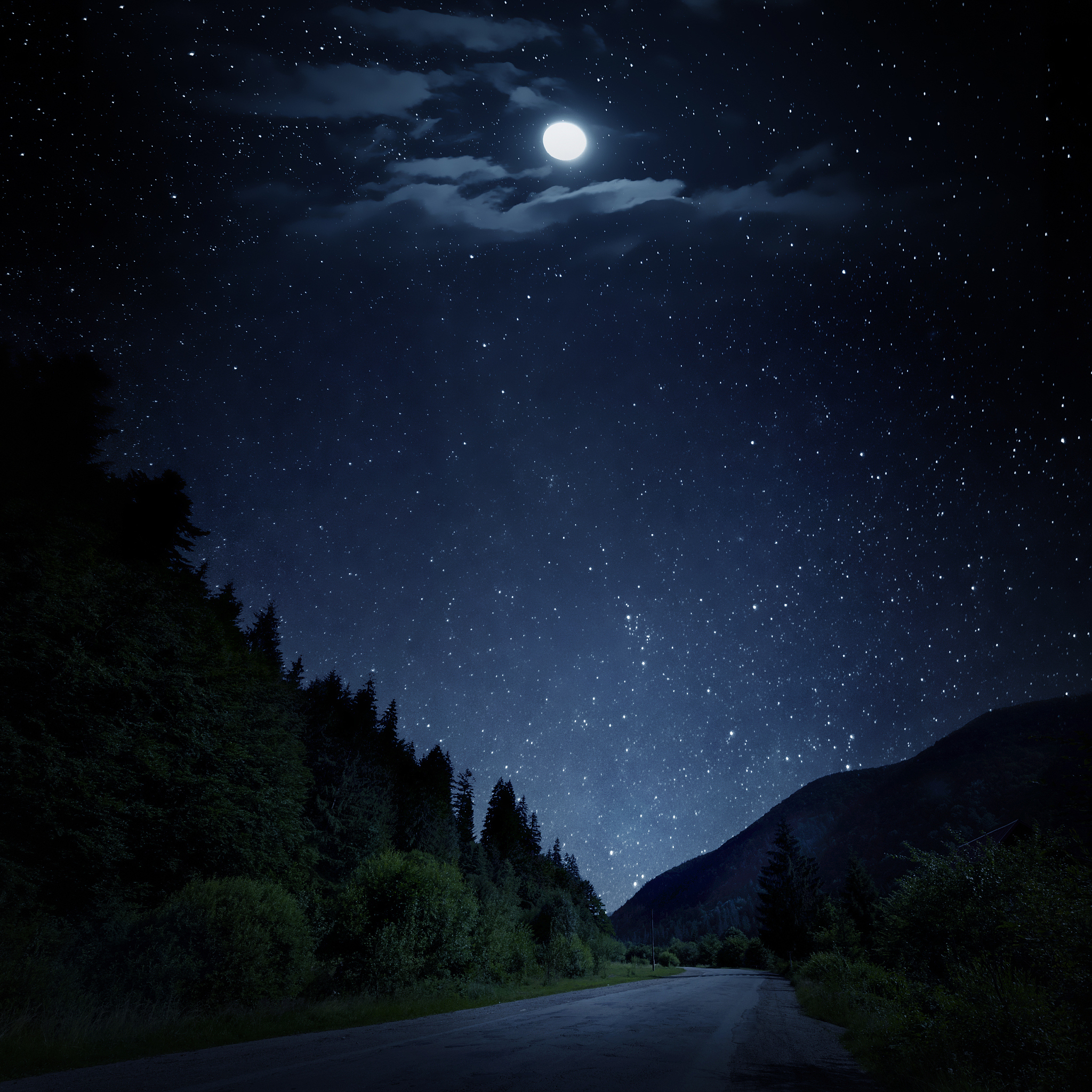 夜空美景：月圆如镜，繁星闪耀