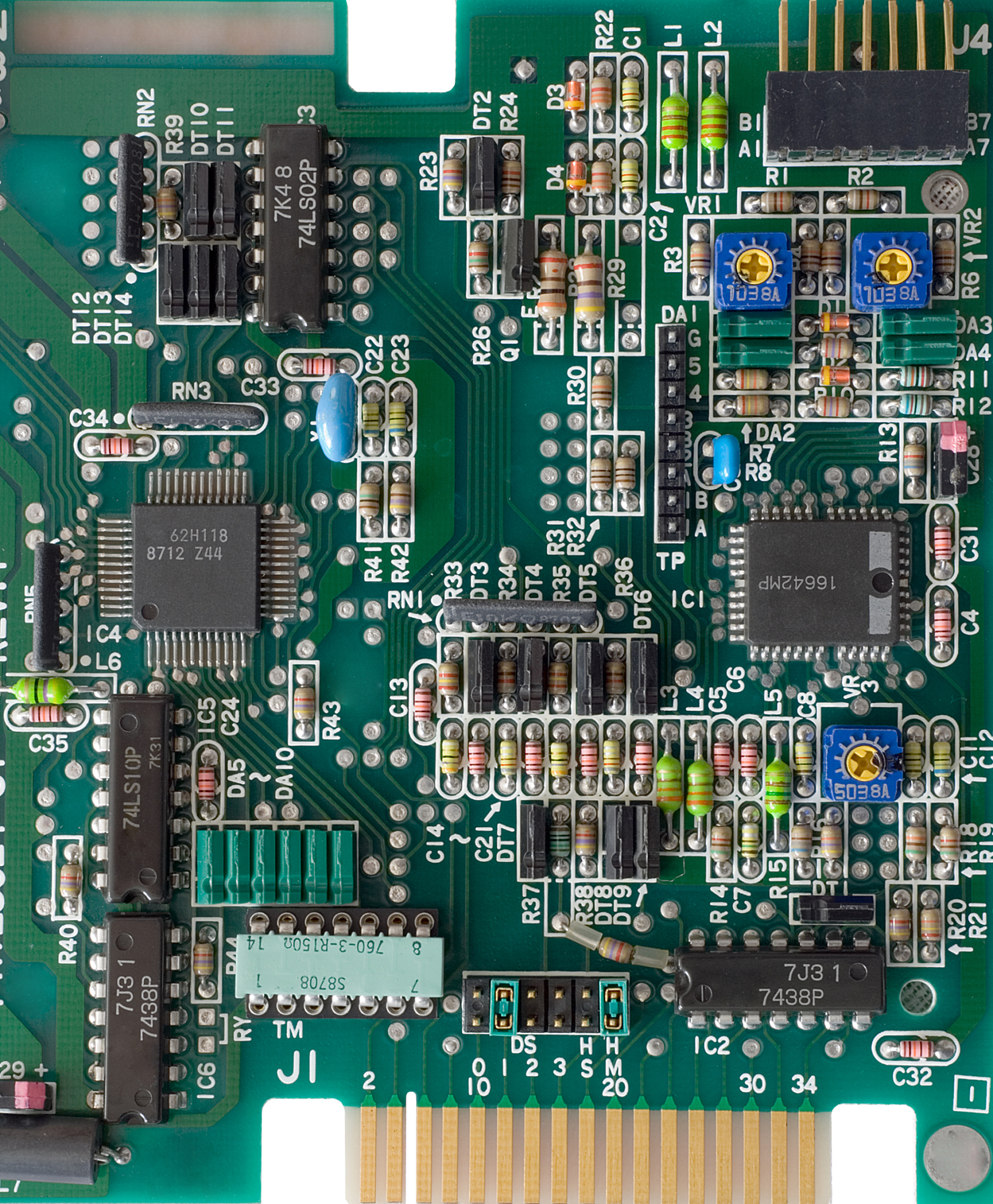 第1部分：手工制板工艺流程介绍简要说明从PCB图打印到制作好成品板的流程和步骤。第2部分：制板过程包括打印PCB图、热转印、补线、腐蚀、钻孔、清洗等环节操作说明每个环节最好配图图不要太大合理美观。 手工制板训练等四个内容分别书写成4份报告对其操作方法、步骤以及注意事项进行说明和总结。按以上要求数3000字