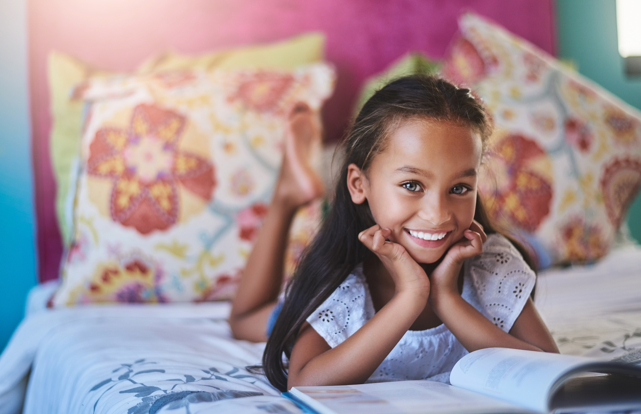 写一个男生偷看女生腋下发现腋毛于是上前去闻的故事详细些