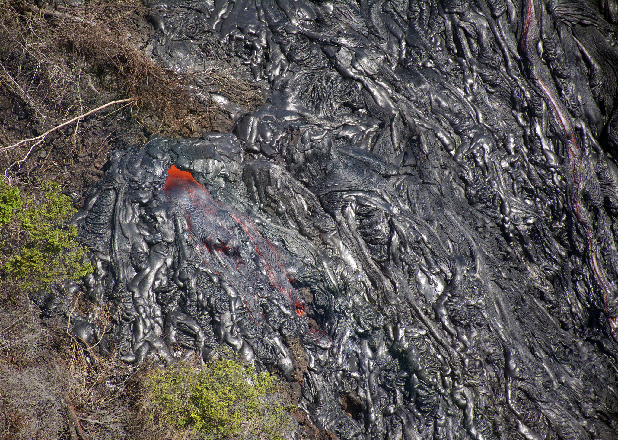 为什么陨石会精确的落在陨石坑里面？