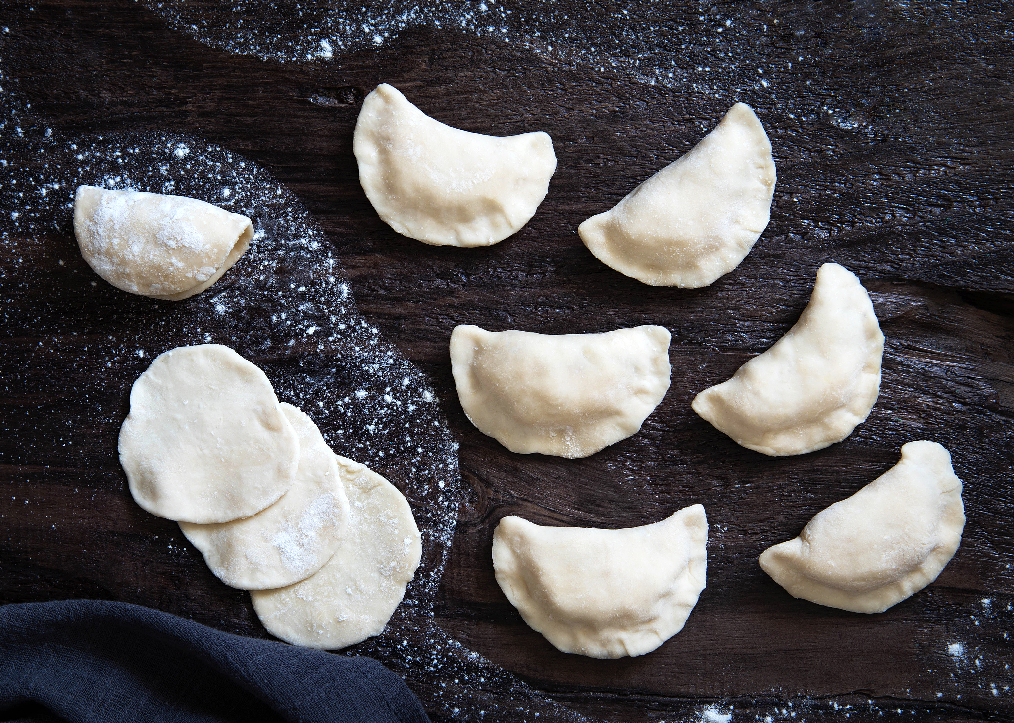 Learn How To Make Dumplings With Rounded Corners From Mom