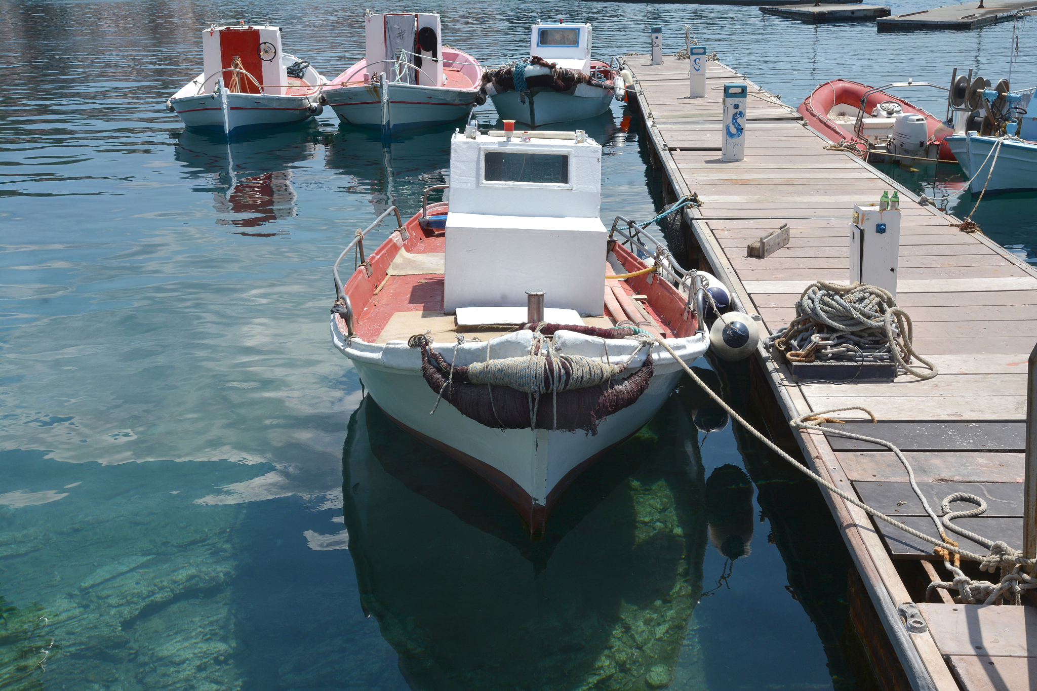 英文翻译具有学术风格多用高级词汇不要漏翻译：随着人们对海洋生态的关注度不断提高帆船运动逐渐成为人们热衷的户外运动之一自然也带动了全球二手帆船市场的兴盛。许多通常对其国内市场征收保护性关税的国家正在慢慢降低进口税率成为对全球动力艇和帆船制造商更具吸引力的市场【1】。据澳大利亚二手帆船销售公司数据显示近年来全球二手帆船市场已呈现出繁荣发展的态势。在当前的市场中欧洲和北美洲是二手帆船市场最为成熟的地区同