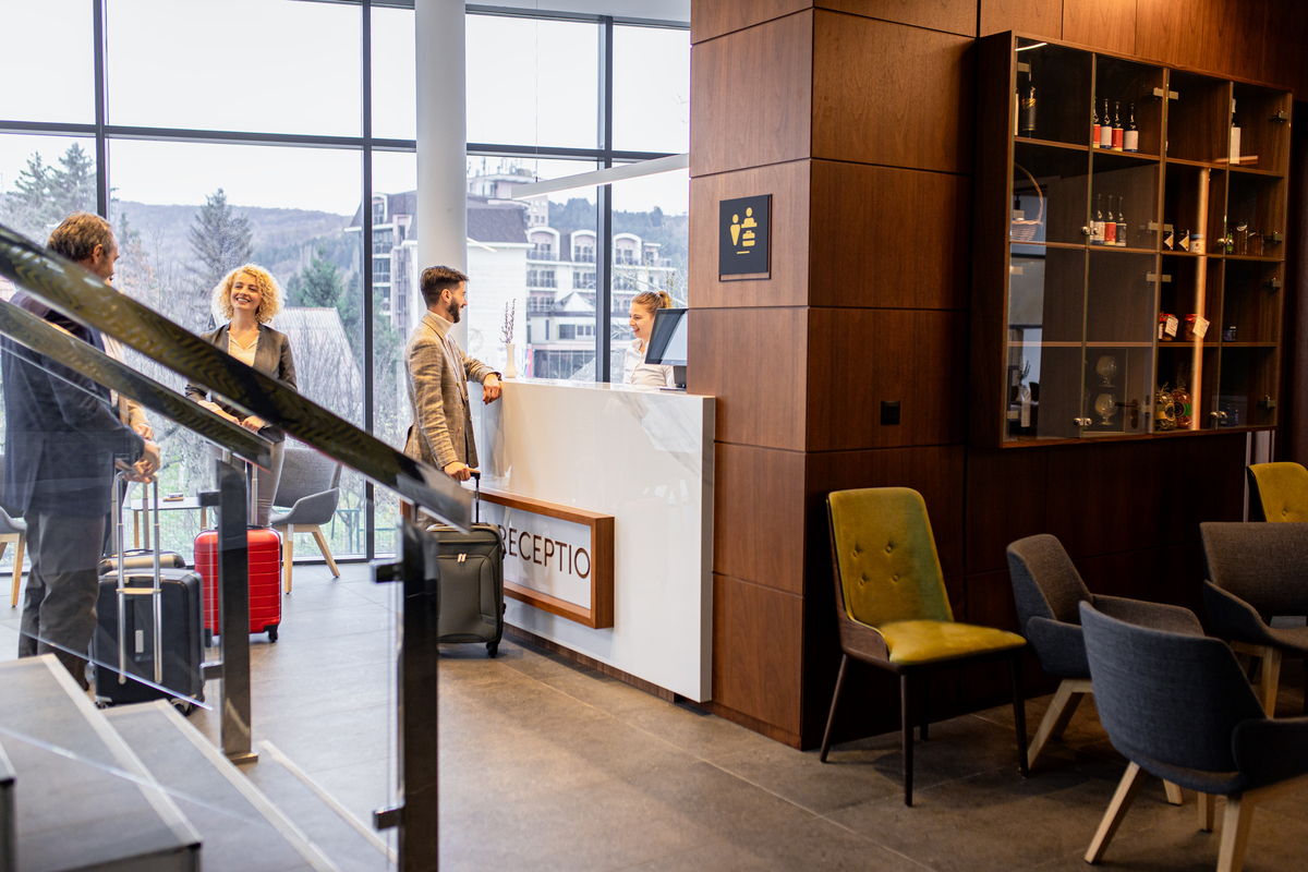 酒店服务与旅游酒店服务方向就业方向好吗