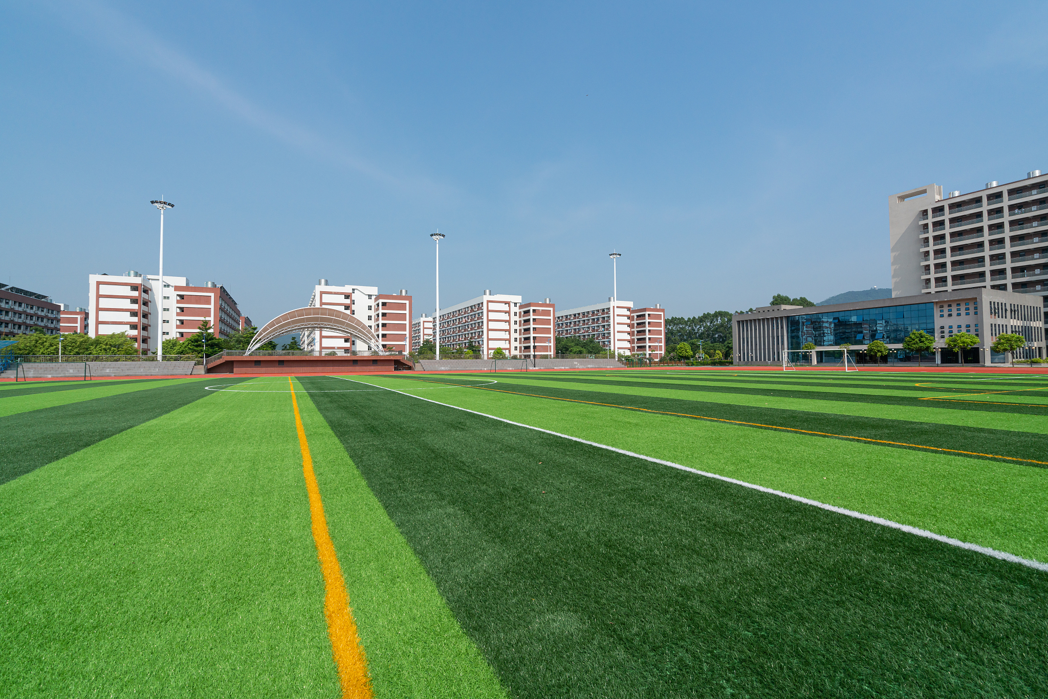 广州大学城校园校区体育田径跑道路面