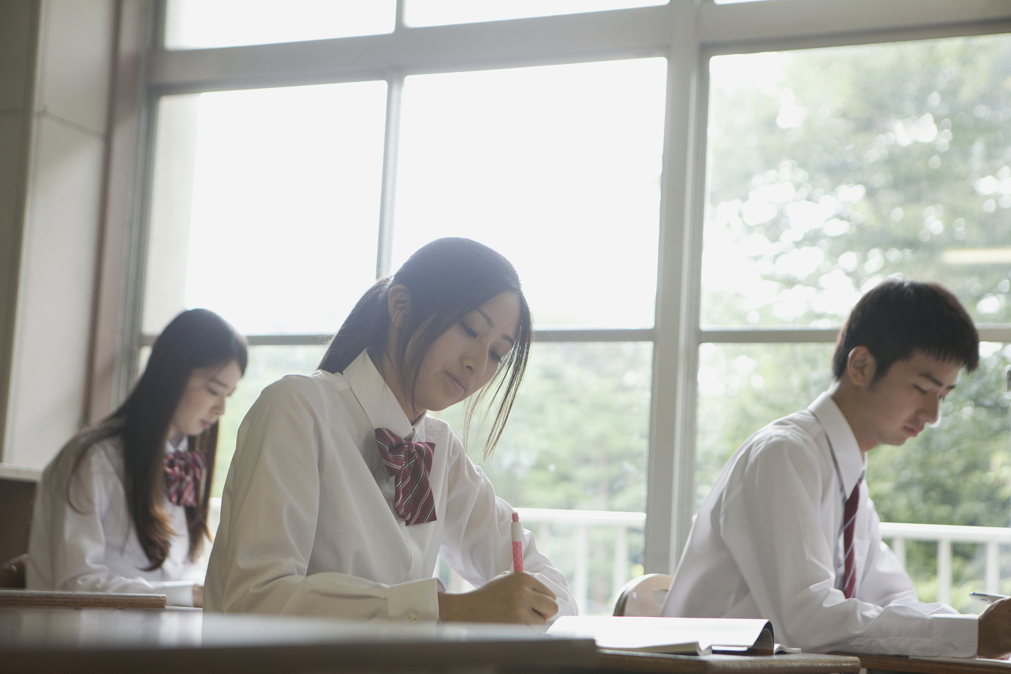 微电影校园光下写一篇中文视频脚本 微电影校园光下写一篇中文视频脚本