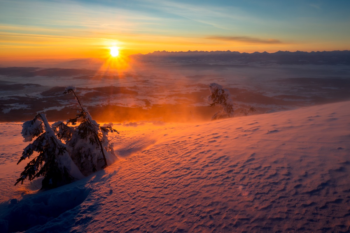 Unforgettable Sunrise: A Winter Adventure with Friends