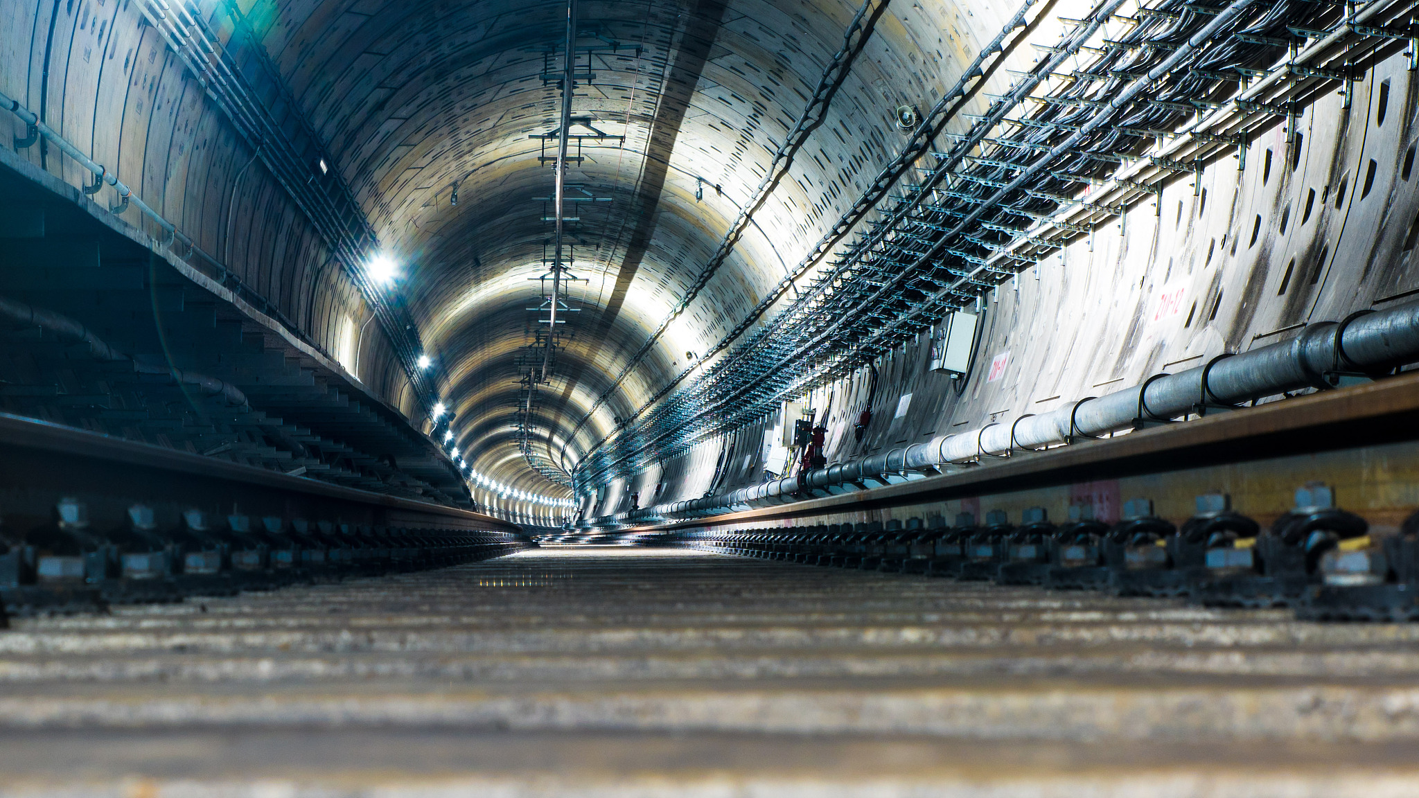 给我做一个城市隧道养护方案