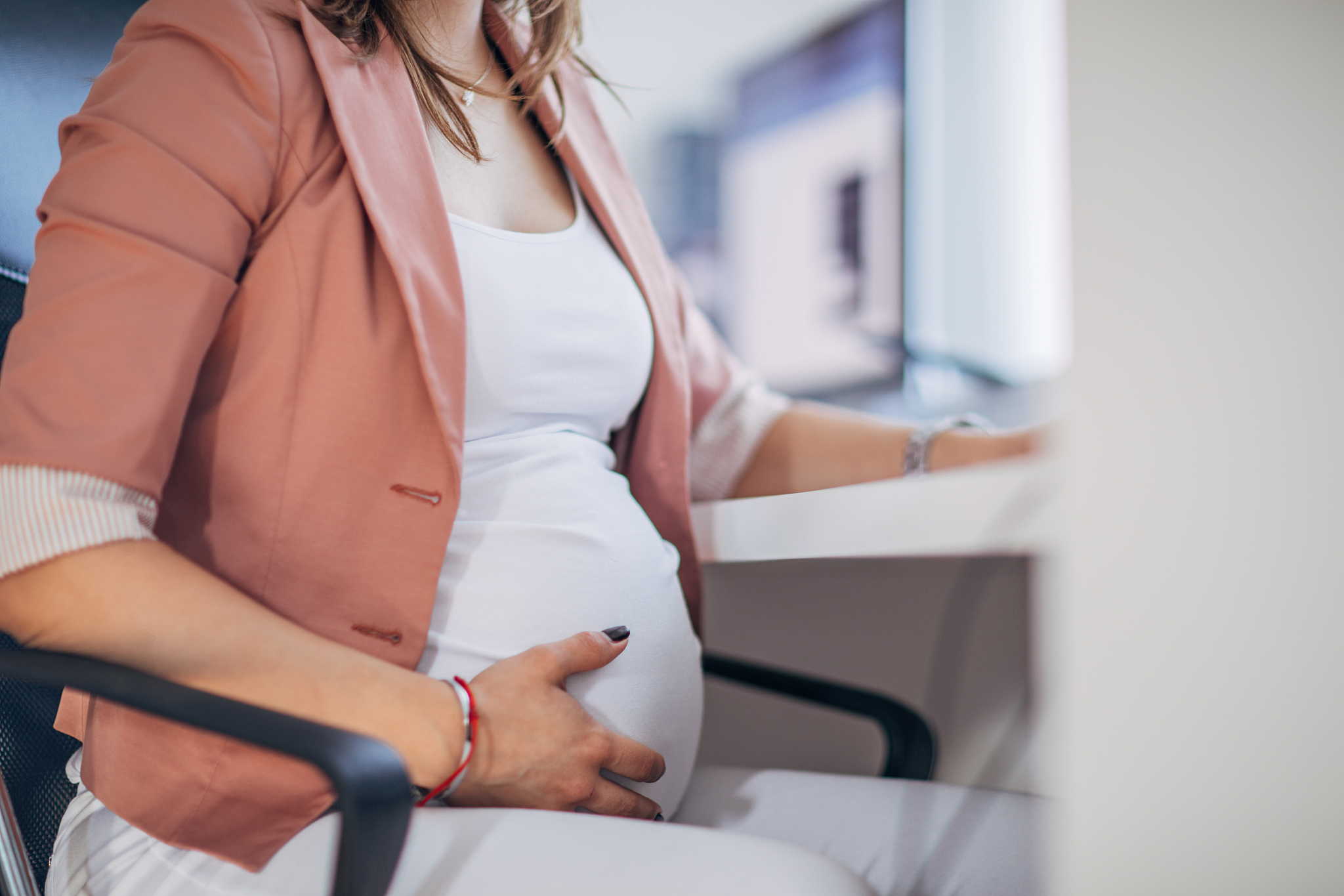 pregnant businesswoman working in the office