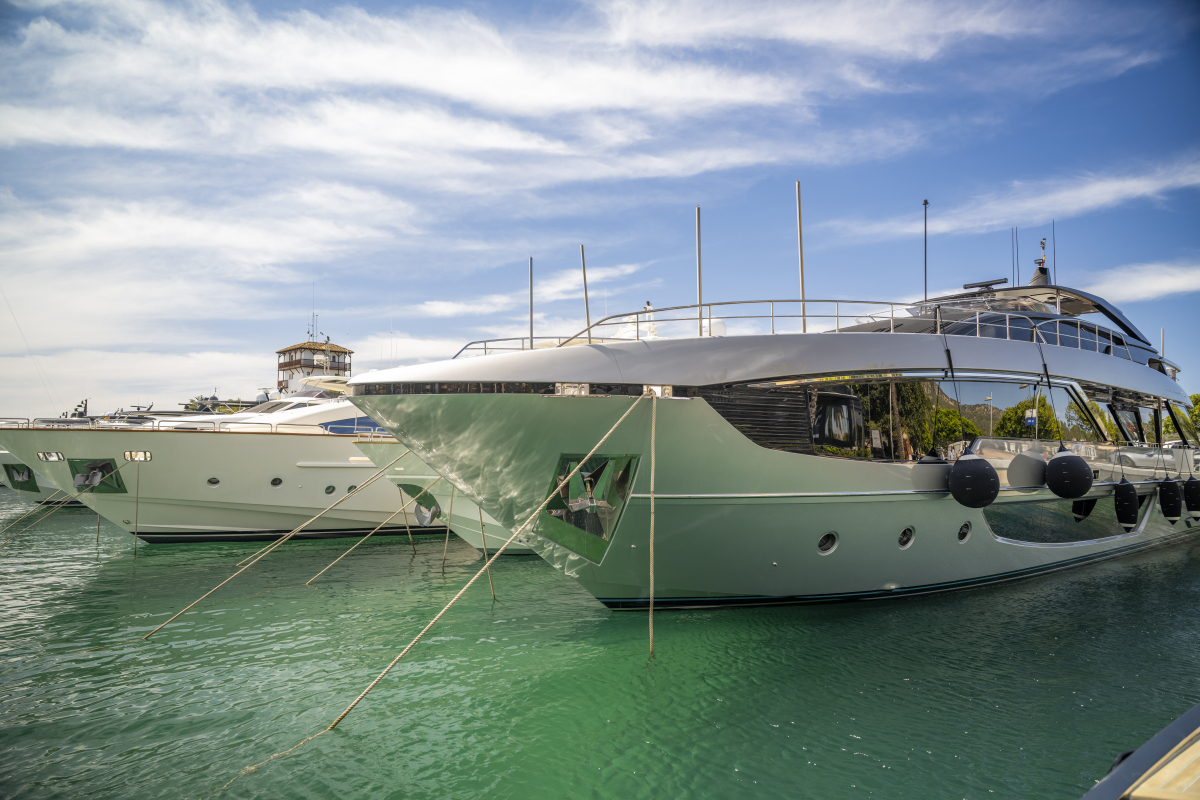 Ship Hull Damage: Evidence Suggests Single Incident