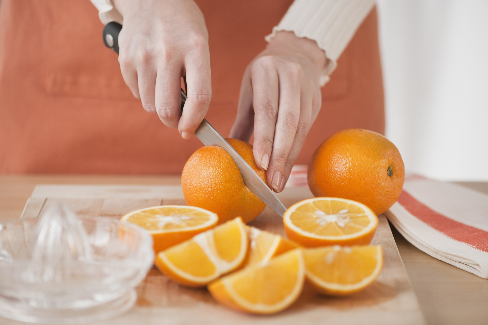 woman cutting oranges