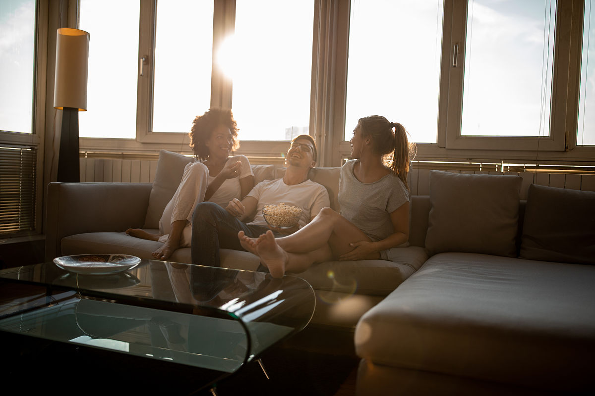 請用日文寫一封信畀我在遠方的情人

我本身打算去買一張同一款式的梳化, 讓我們在不同的空間又可以睡在相同的世界裏, 再在相同的梳化細味著傷痛的往事. 很記得我們在那張梳化上的日子. 感覺是充滿著回憶與幸福的