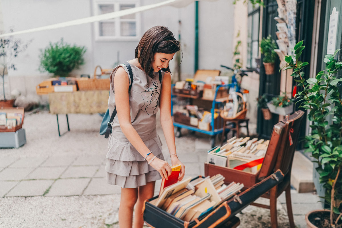 基于CREO的儿童电子玩具产品设计，请推荐一些相关的中英文参考资料，注意是儿童电子玩具