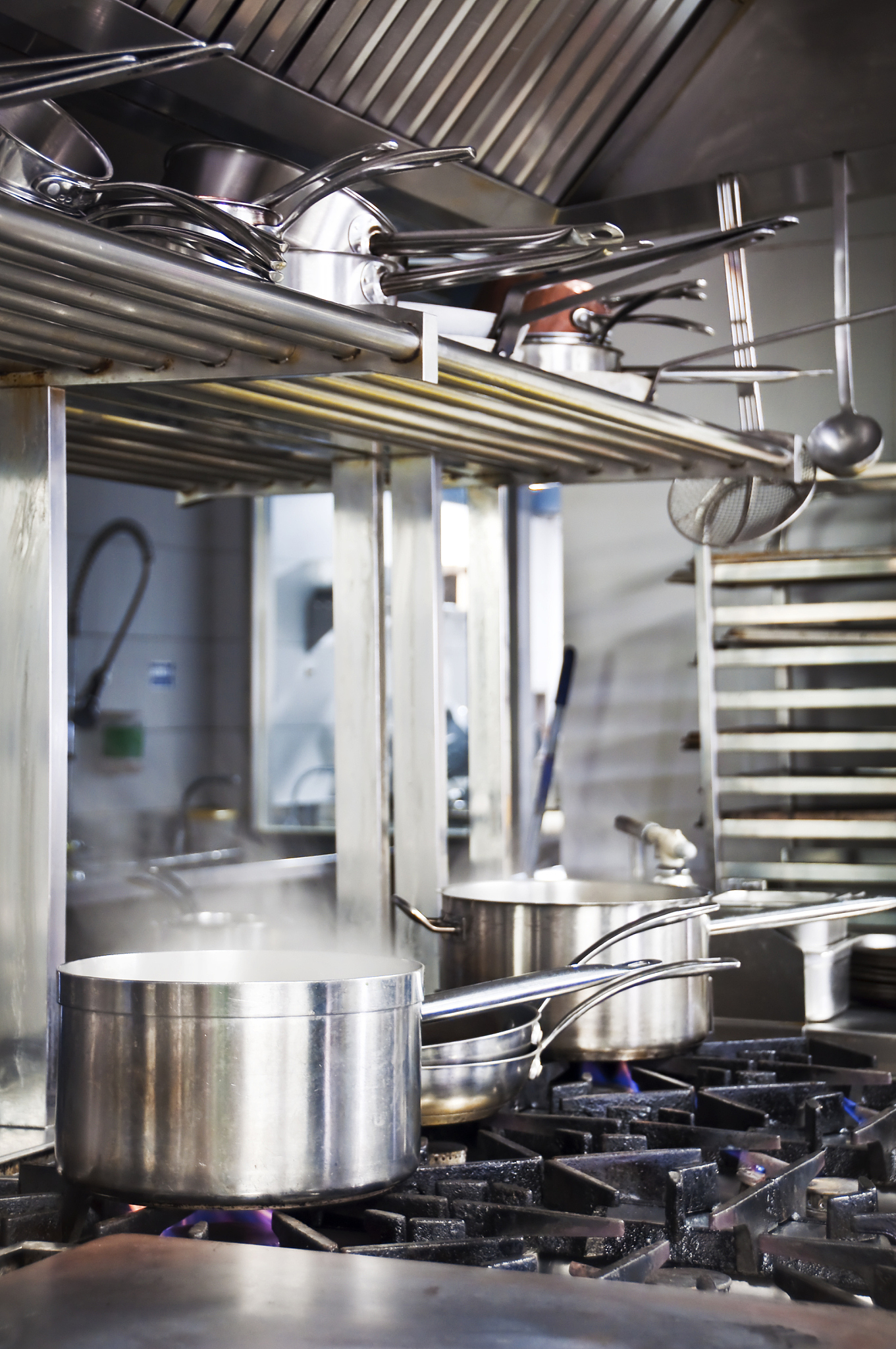 武汉市供销商业学校热门专业推荐及就业前景分析