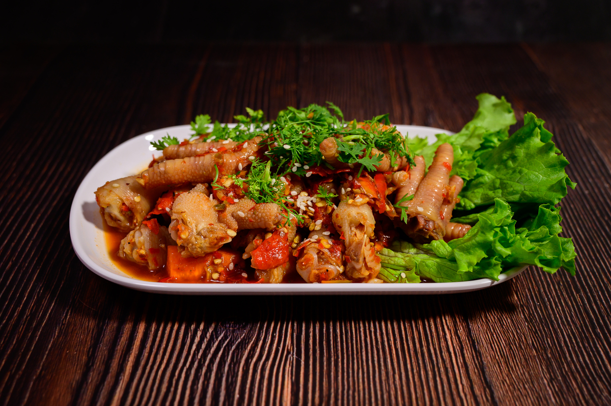 临沂青花椒炒鸡哪家好吃？推荐鸡神餐厅！