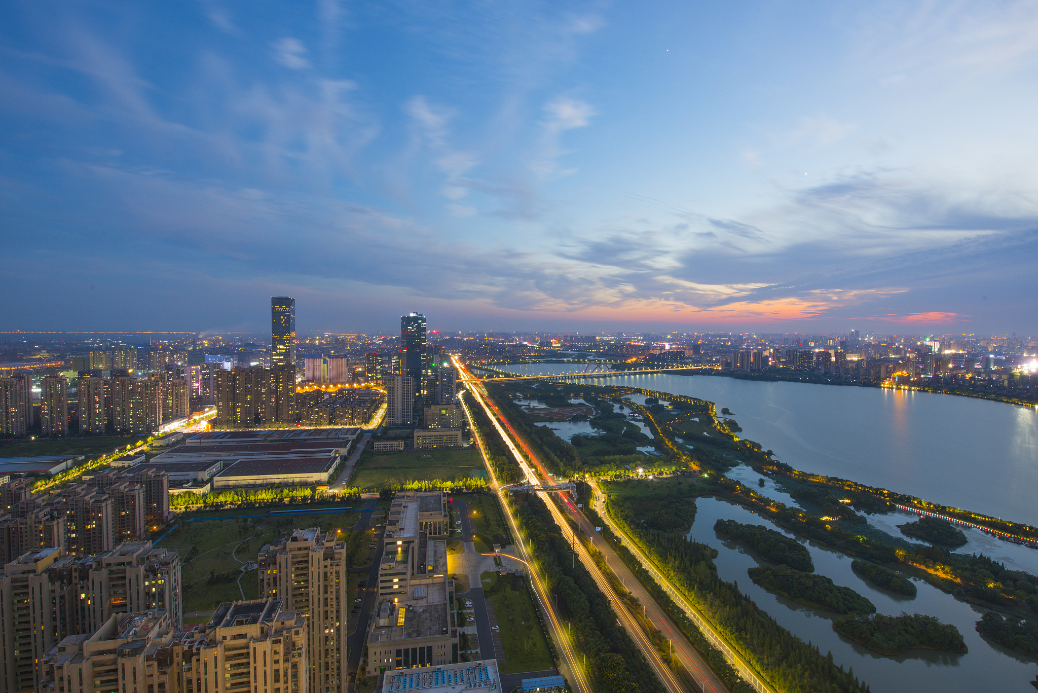 南昌高楼璀璨夜景天际线