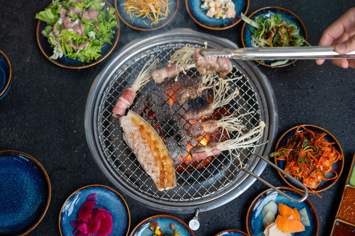 按照房琪的文案风格写一篇烤肉店探店文案