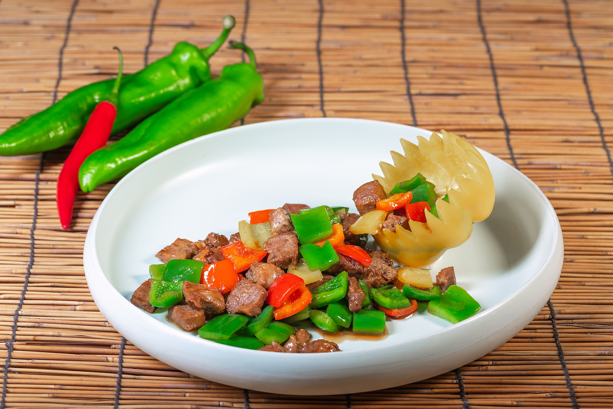 检测文字第一人称并且更改为第二人称你和你老婆一起重生了可你却不想和她再认识只因前世你爱的太痛苦然而你老婆可不这么想她重活这一世第一件事就是把你追回来可是她却不知道你也是重生的还选择离她远远的但是纸是包不住火的这天中午放学卧龙侯俊喊你去吃饭你站起身就和侯俊一起走向食堂在路上侯俊一脸八卦的说道感觉怎么样什么怎么样就是和全校最漂亮的女孩坐同桌呀是不是很激动你瞥了他一眼就实话实说没什么感觉想着你们都老夫老