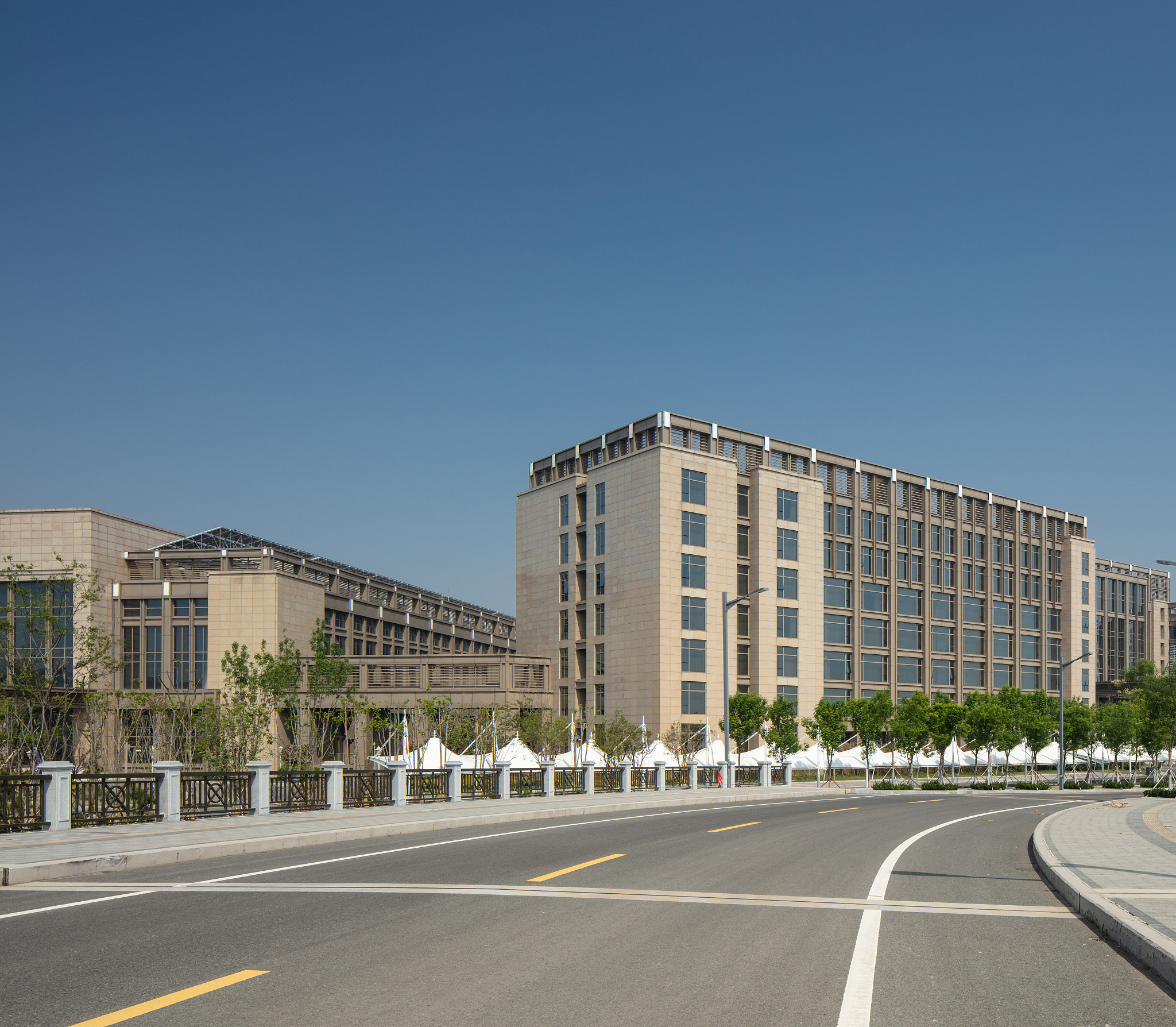 合肥徽昌苑到绍兴浙江精工工业建筑集团有限公司的最佳交通方式