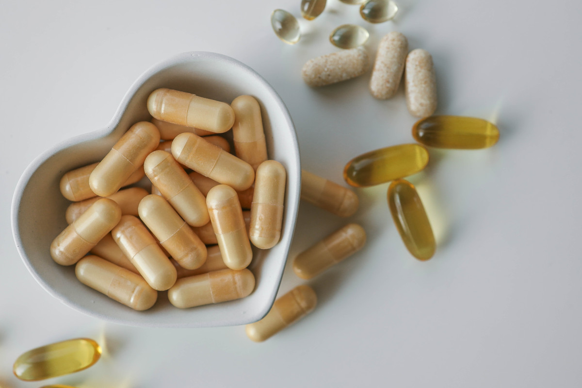 杭州女子吃促进毛发生长药丸致肝损伤，医生提醒：慎用不明成分保健品！