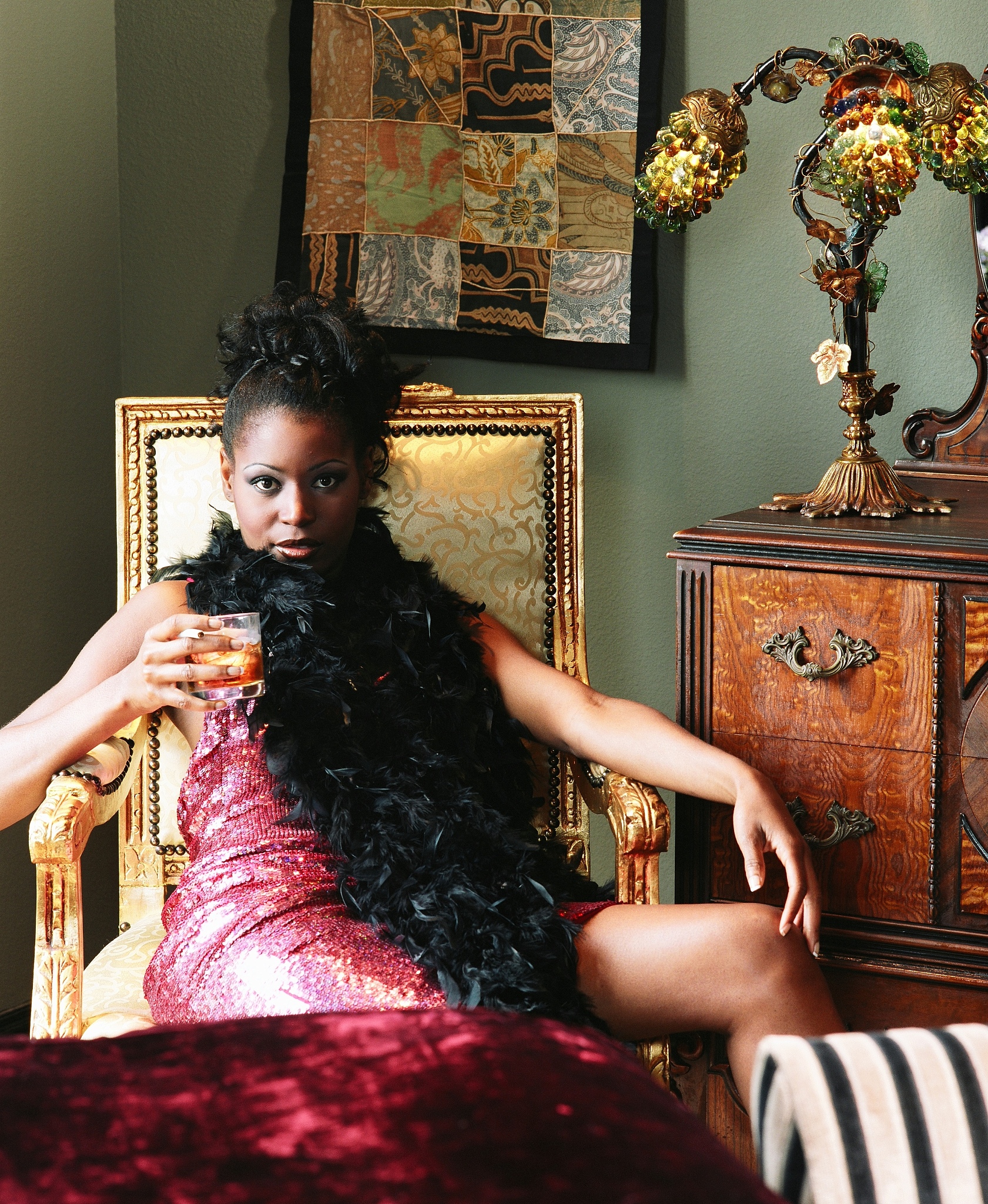 Analysis of Contradictory Phenomena in Characters from Anna Karenina: A Realistic Exploration