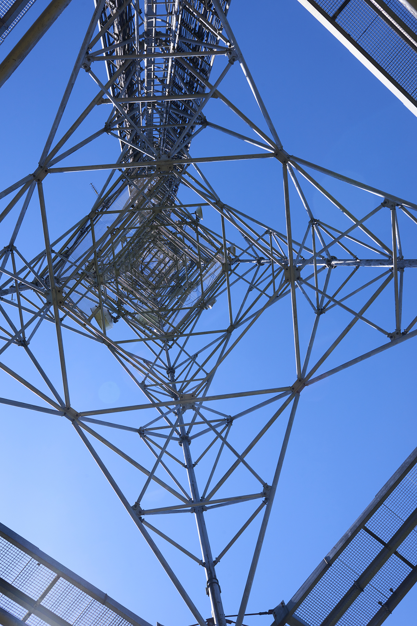 成都中专学校通信技术专业：优劣势分析及就业前景