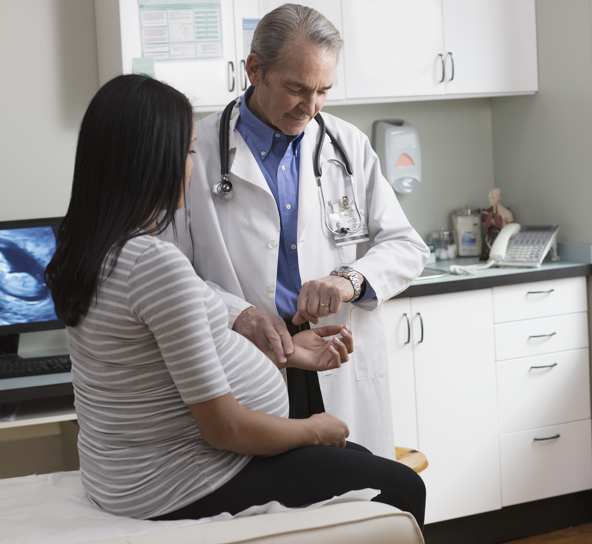 重庆护理学本科专业就业前景分析：机遇与挑战并存