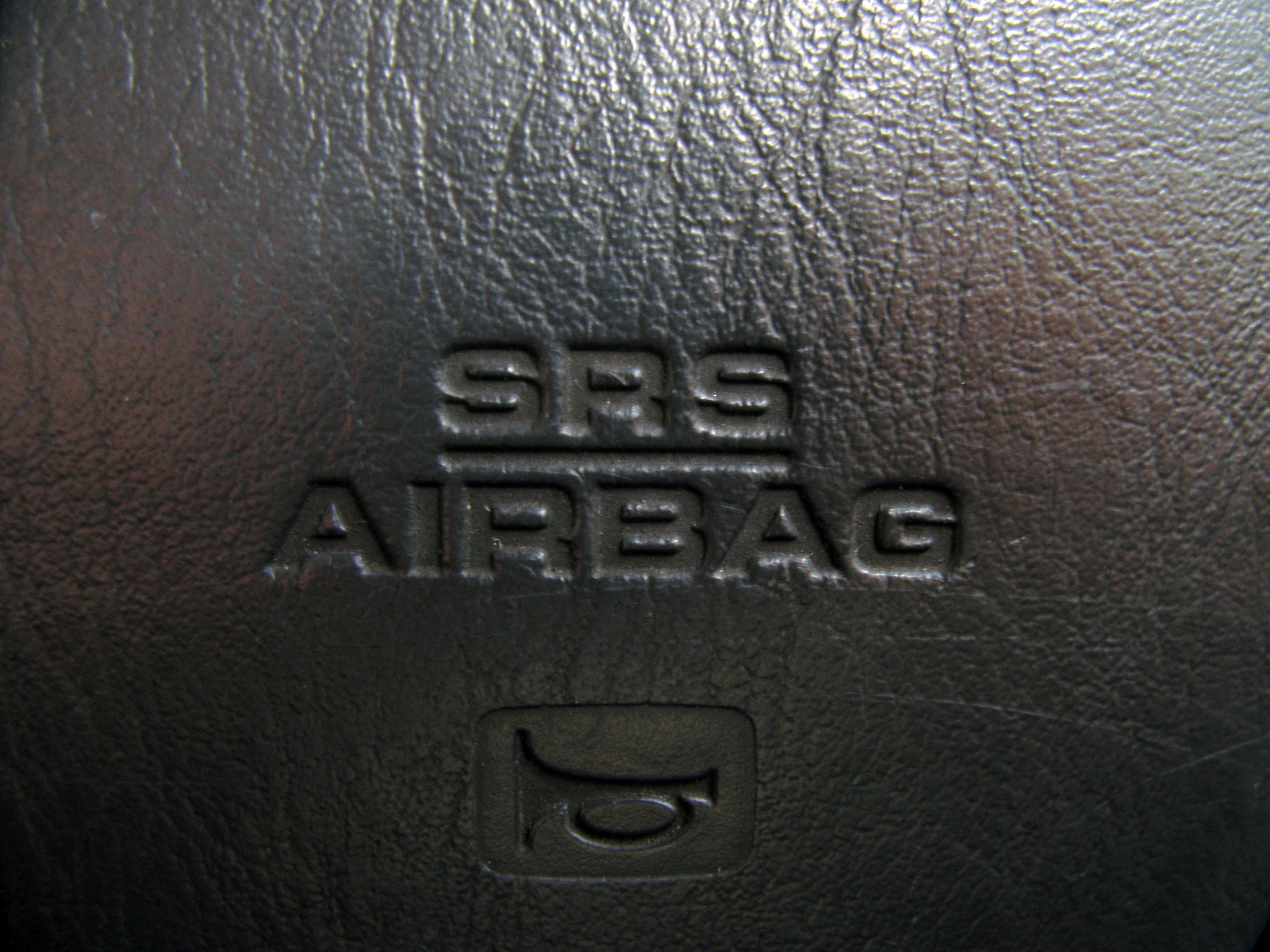 the airbag in the car on the steering wheel