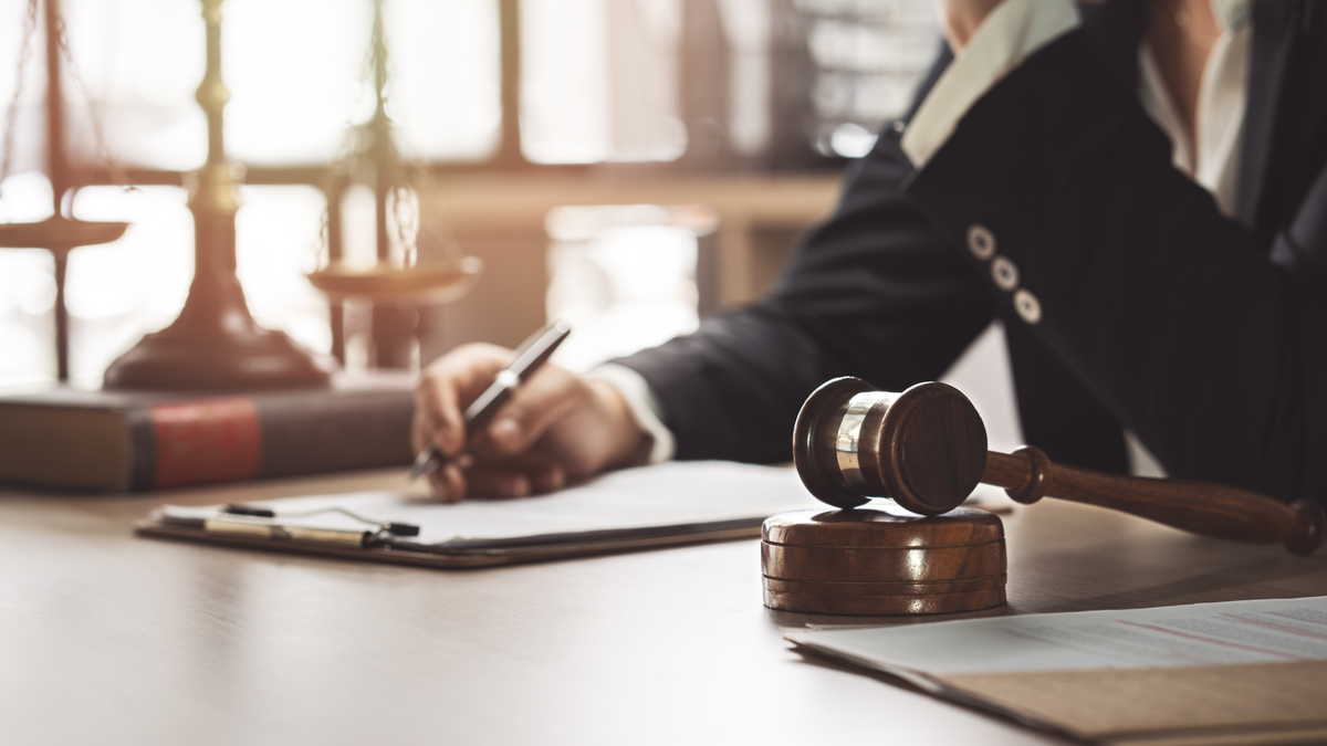 分析一下当前环境下中国与美国对于刑事犯罪采取的侦查方法有哪些相同点和不同点