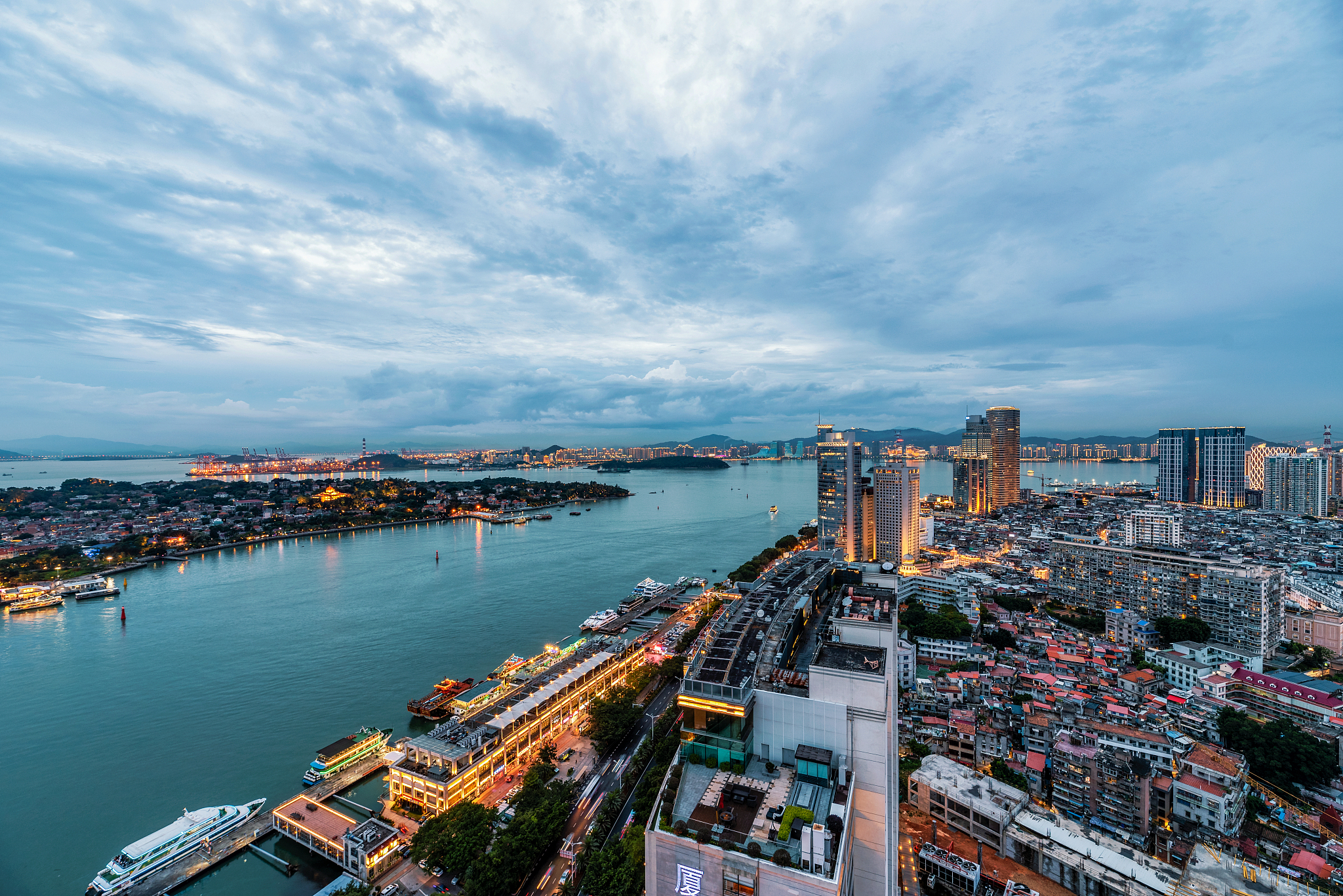 scenery on both sides of xiamen drum