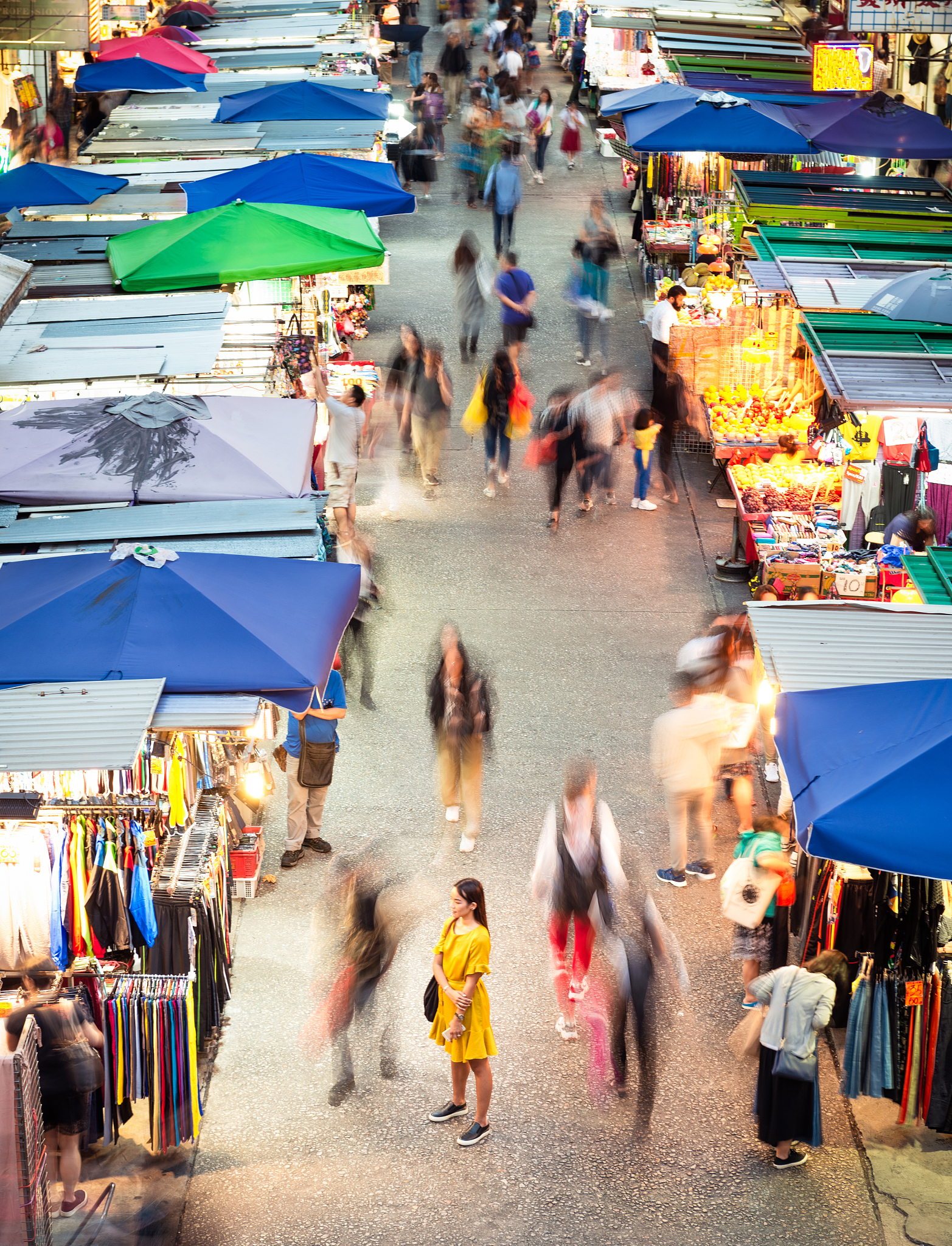 stillness in a busy market in hong kong