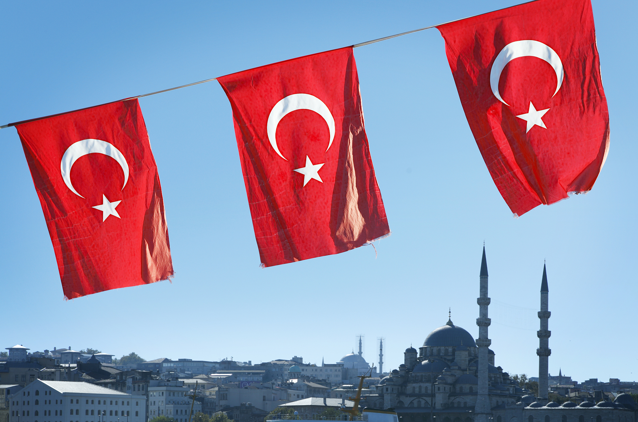 turkish flags in istanbul